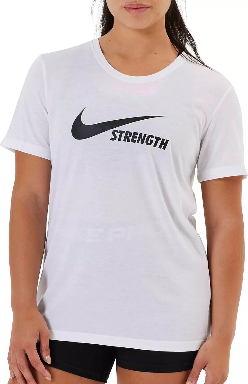 

Женская футболка Nike Dri-FIT Strength