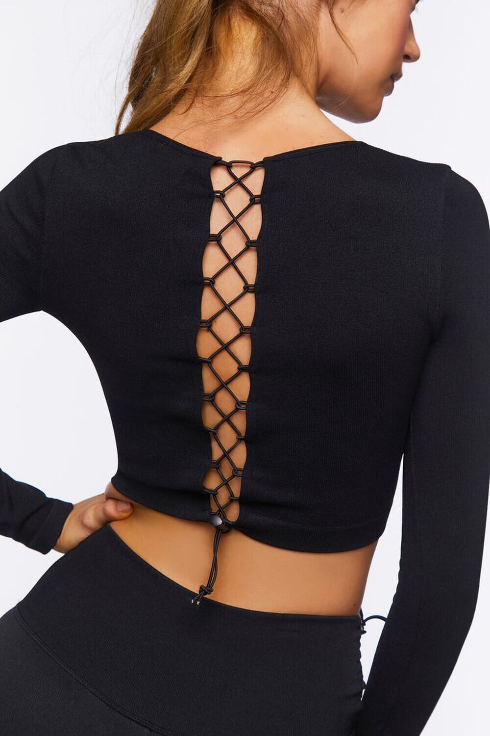 

Бесшовный укороченный топ Active с перекрещенными крестиками Forever 21, черный