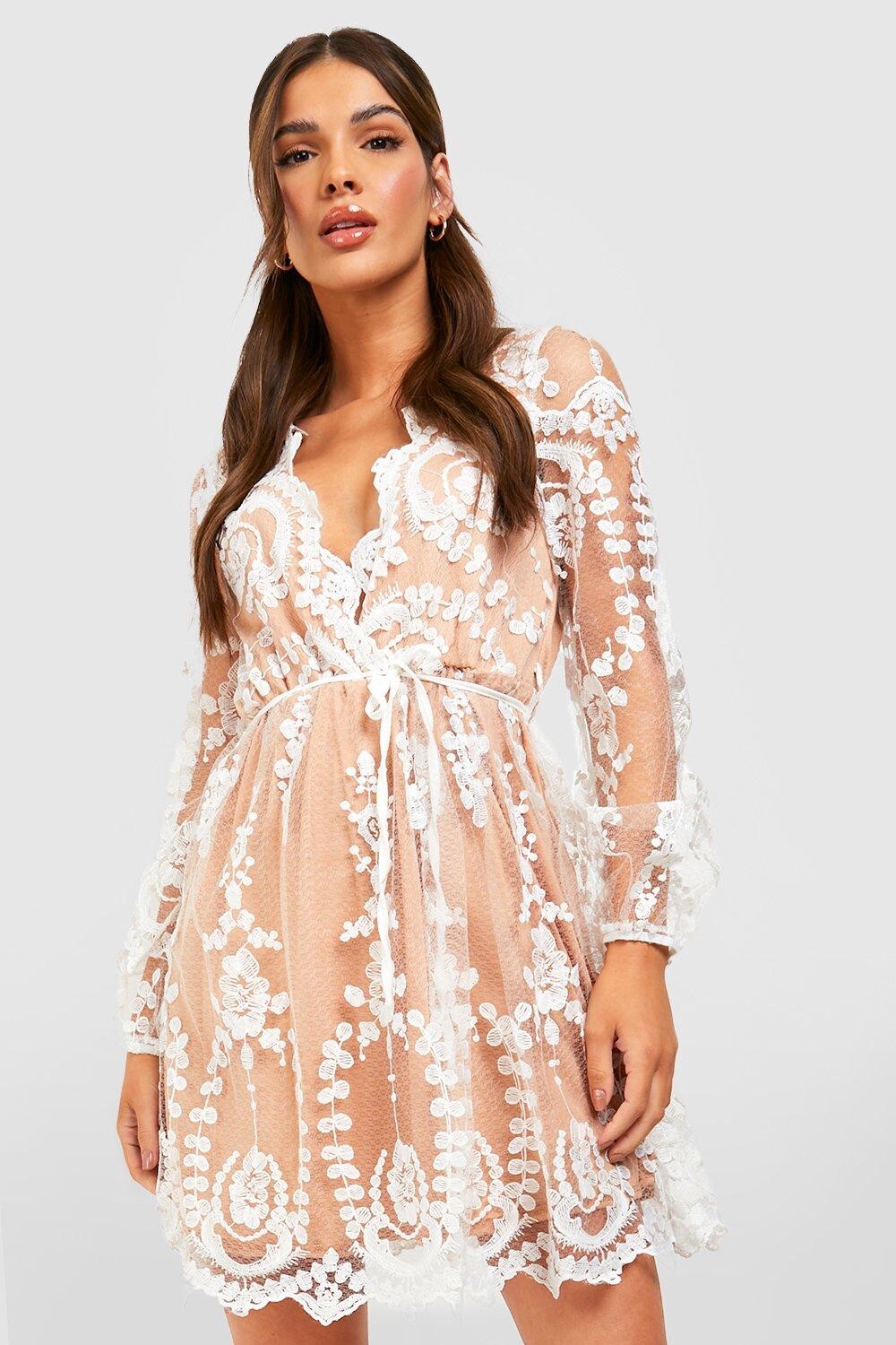 

Бутиковое кружевное платье-скортине Boohoo, слоновая кость, Бежевый