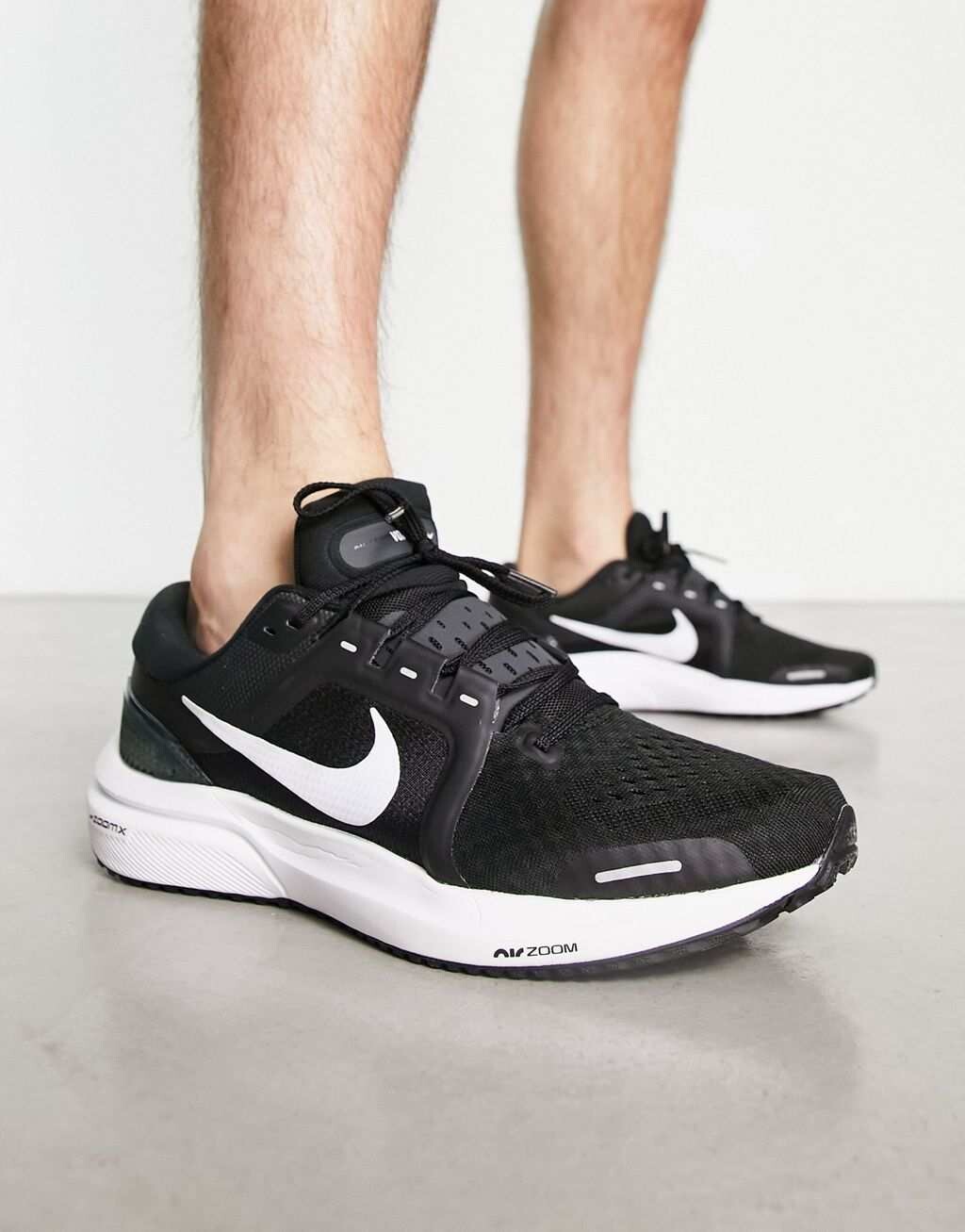 

Черные кроссовки Nike Running Air Zoom Vomero 16
