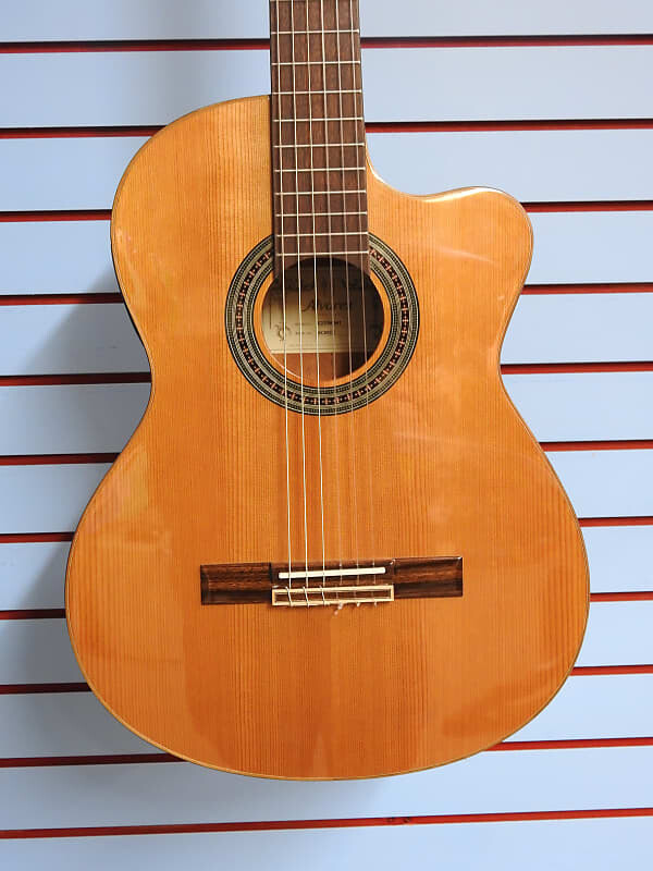 

Акустическая гитара Alvarez AC65CE Artist Classical A/E - Natural / Gloss