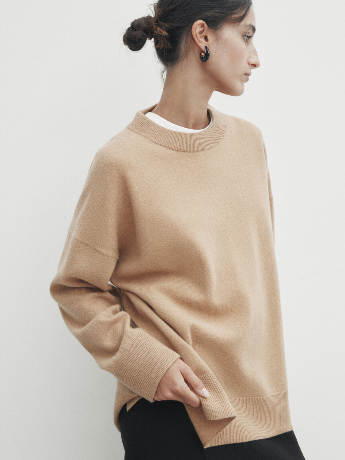 

Свитер-кейп из полушерсти с круглым вырезом Massimo Dutti, кэмел