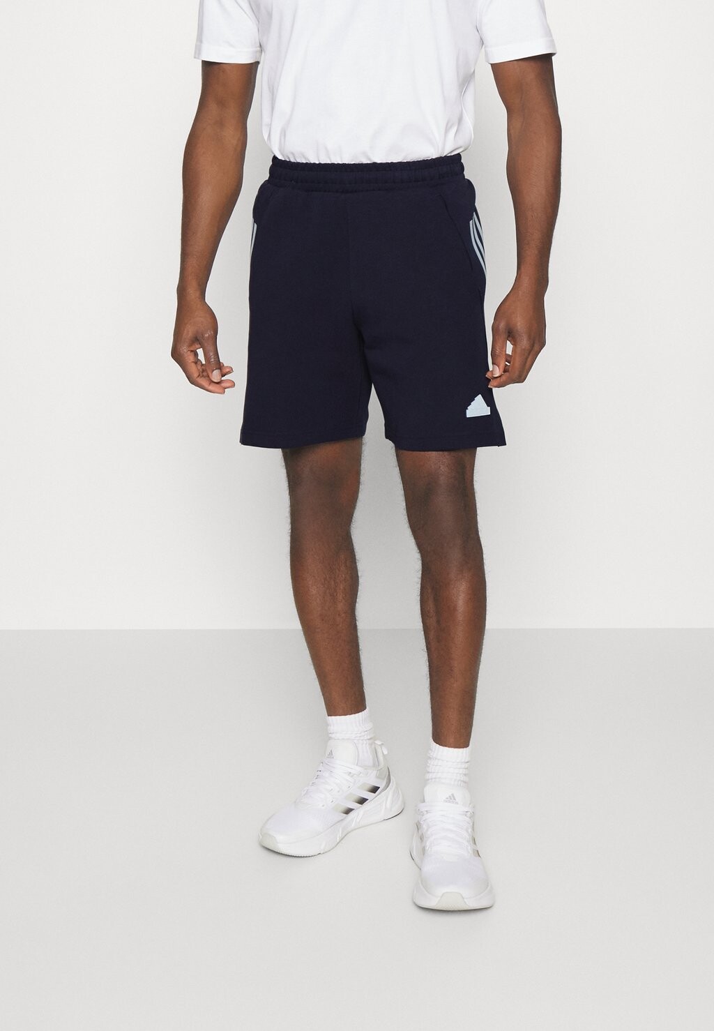 

Спортивные шорты Adidas