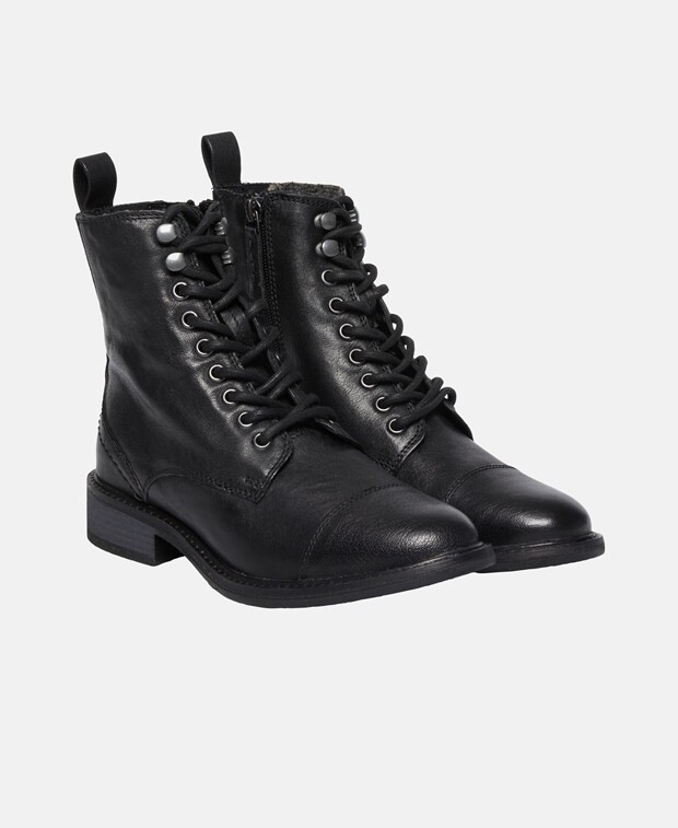 

Ботинки на шнуровке Clarks, черный