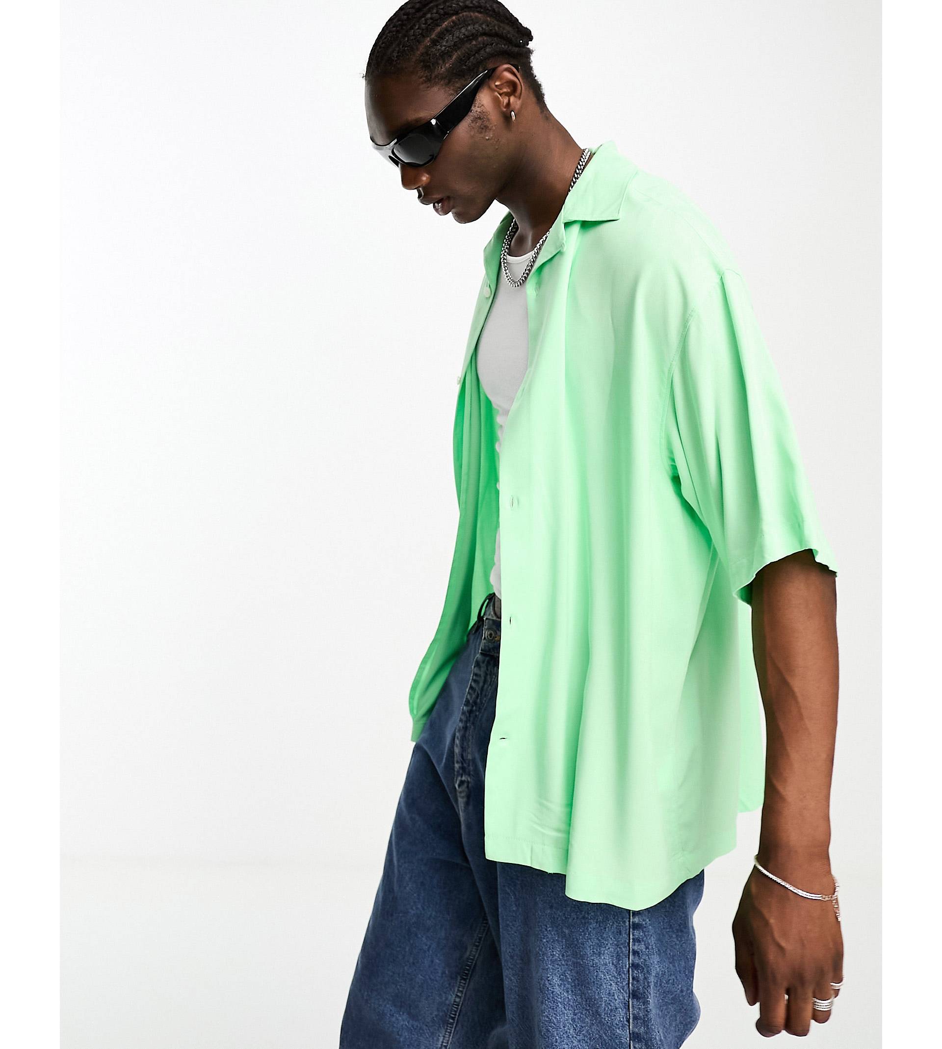 Светло-зеленая рубашка оверсайз с коротким рукавом Weekday Coffee футболка оверсайз с коротким рукавом светло зеленая button blue
