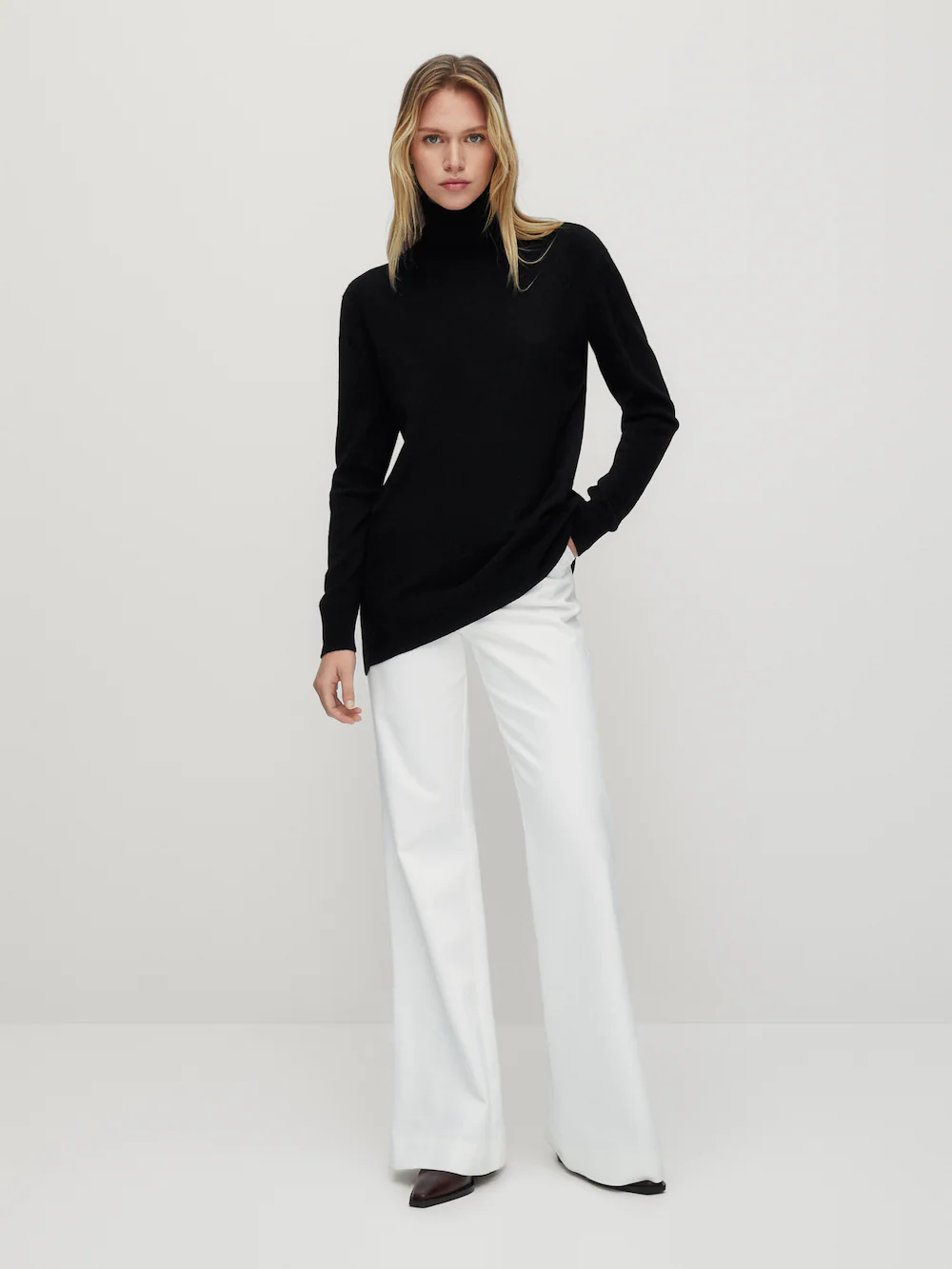 

Свитер из шерсти и кашемира с высоким вырезом Massimo Dutti, черный