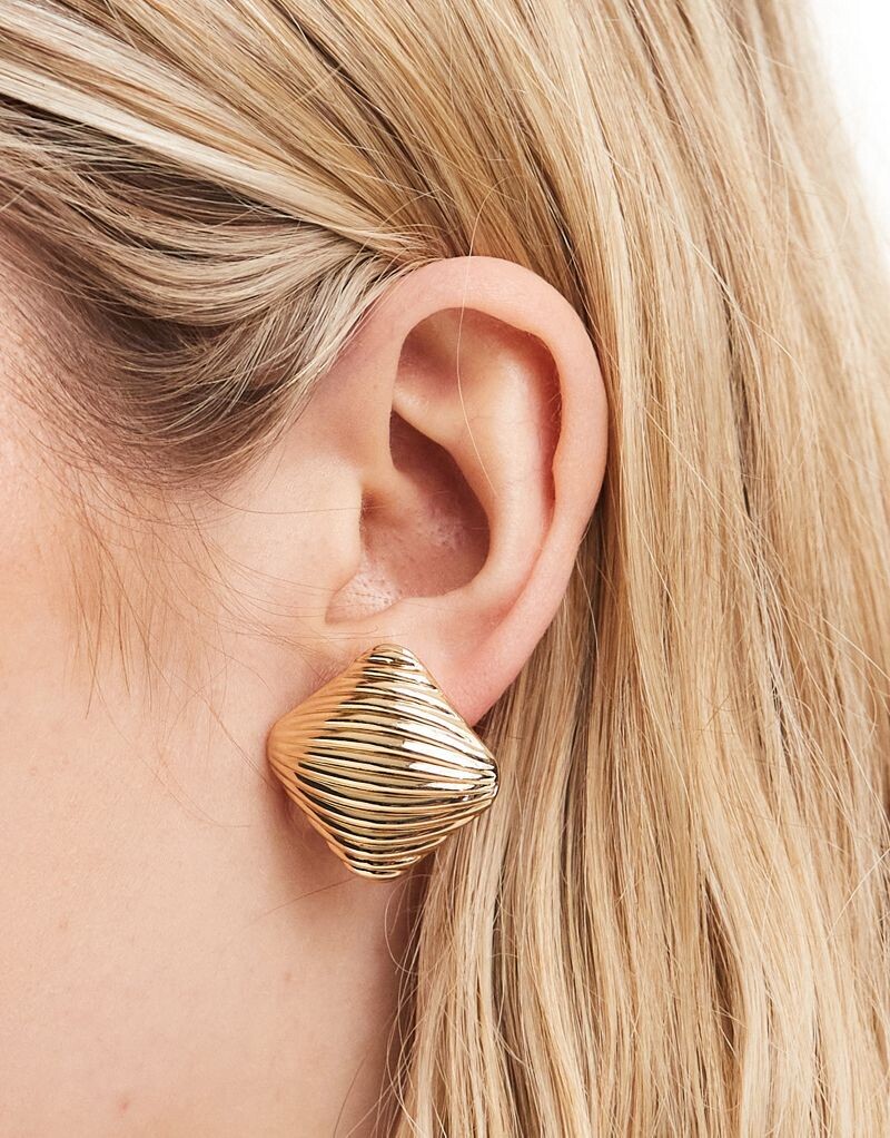 

Золотые серьги-гвоздики с насечкой ASOS DESIGN