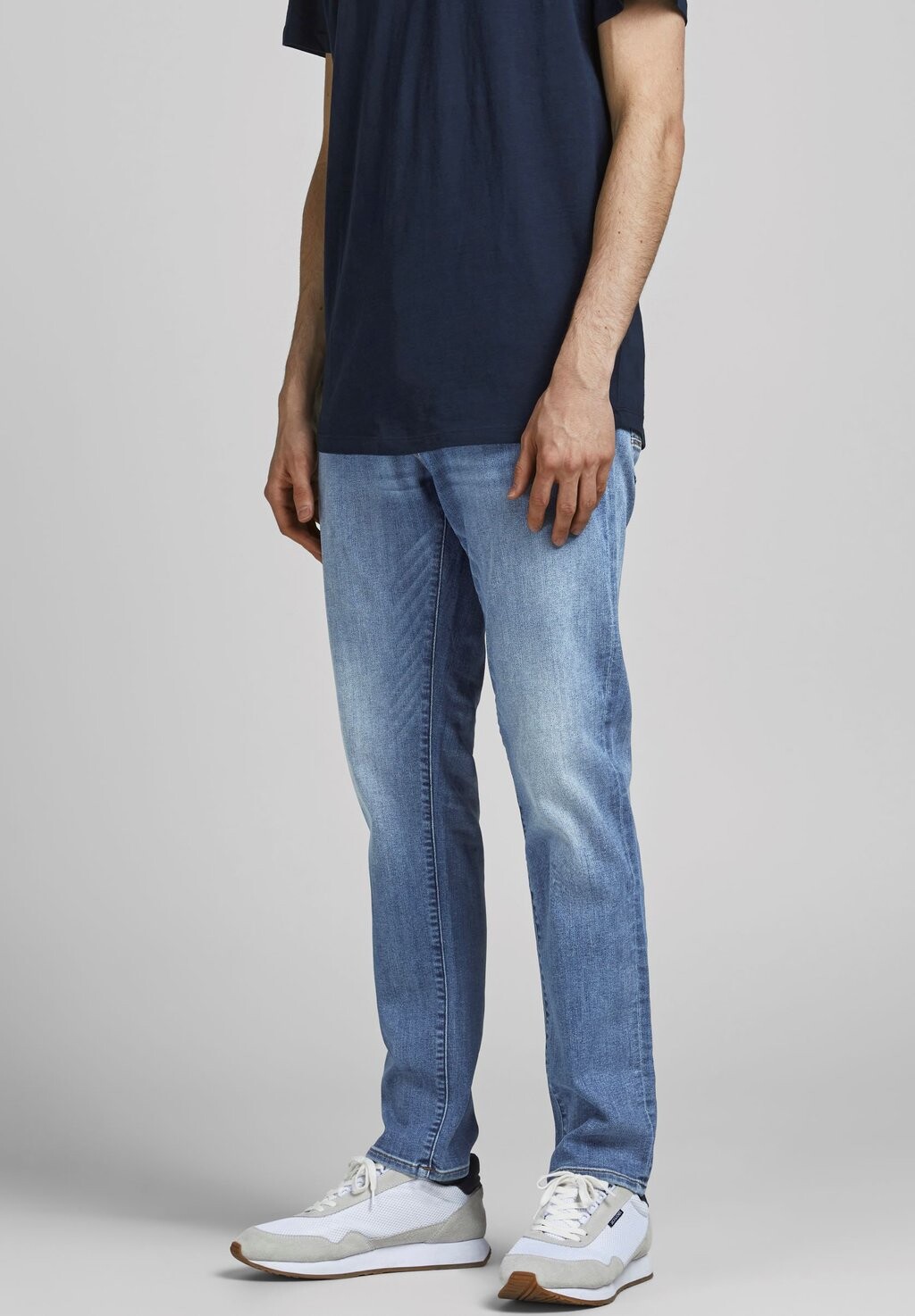 

Джинсы-сигареты JJIGLENN JJFOX Jack & Jones, синий деним