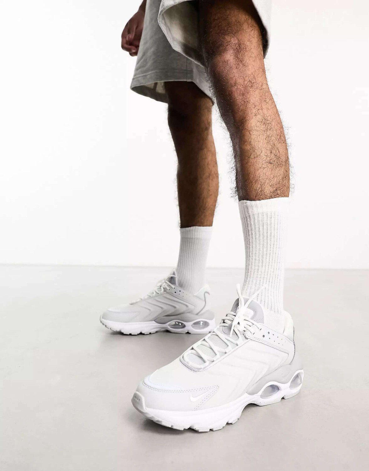 

Серые и белые кроссовки Nike Air Max Tailwind NN, Белый