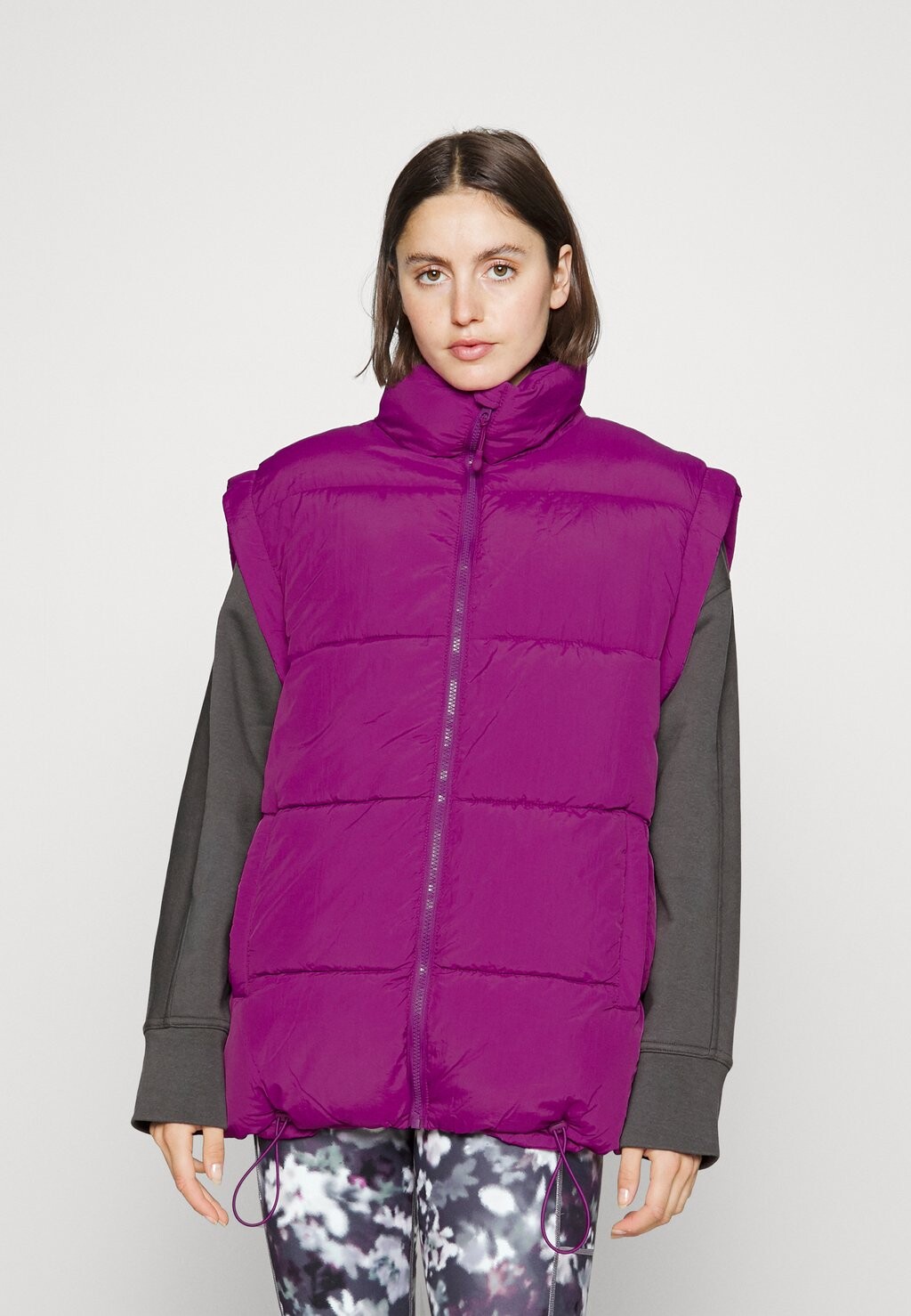 

Жилет Cotton On