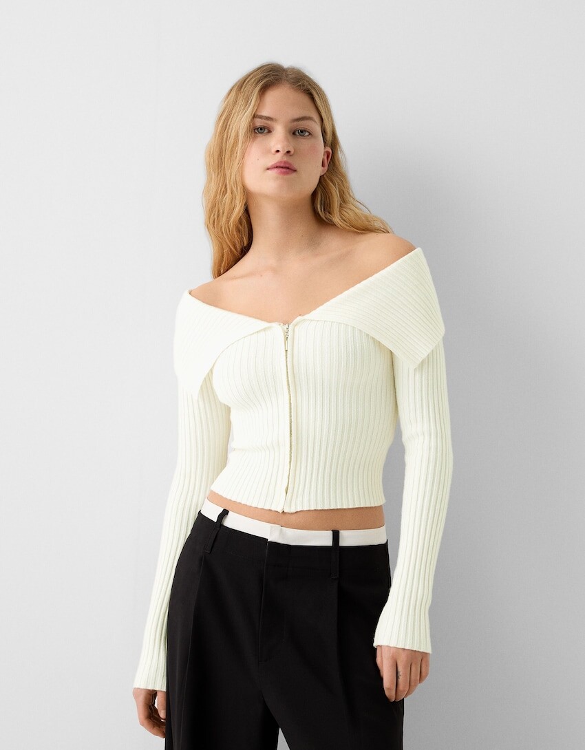 

Кардиган с вырезом «бардо» и застежкой-молнией Bershka, экрю