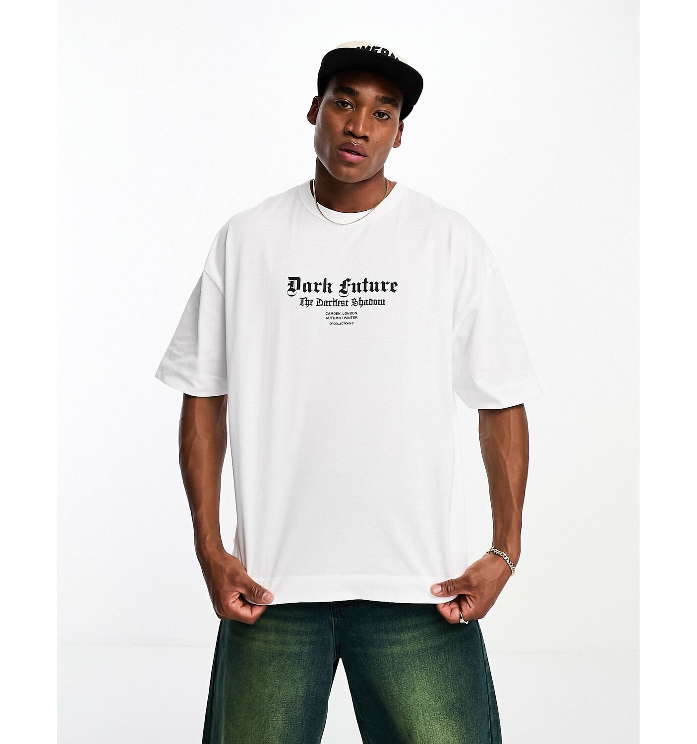

Белая оверсайз-футболка с небольшим логотипом на груди ASOS Dark Future ASOS DESIGN