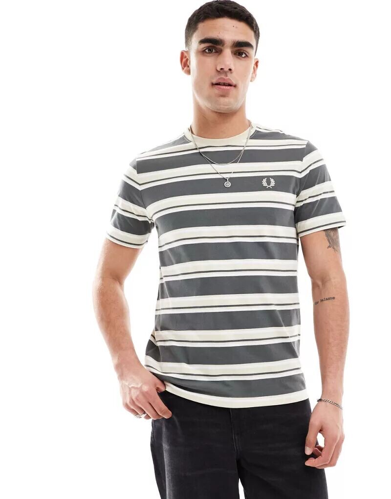 

Бежевая полосатая футболка Fred Perry