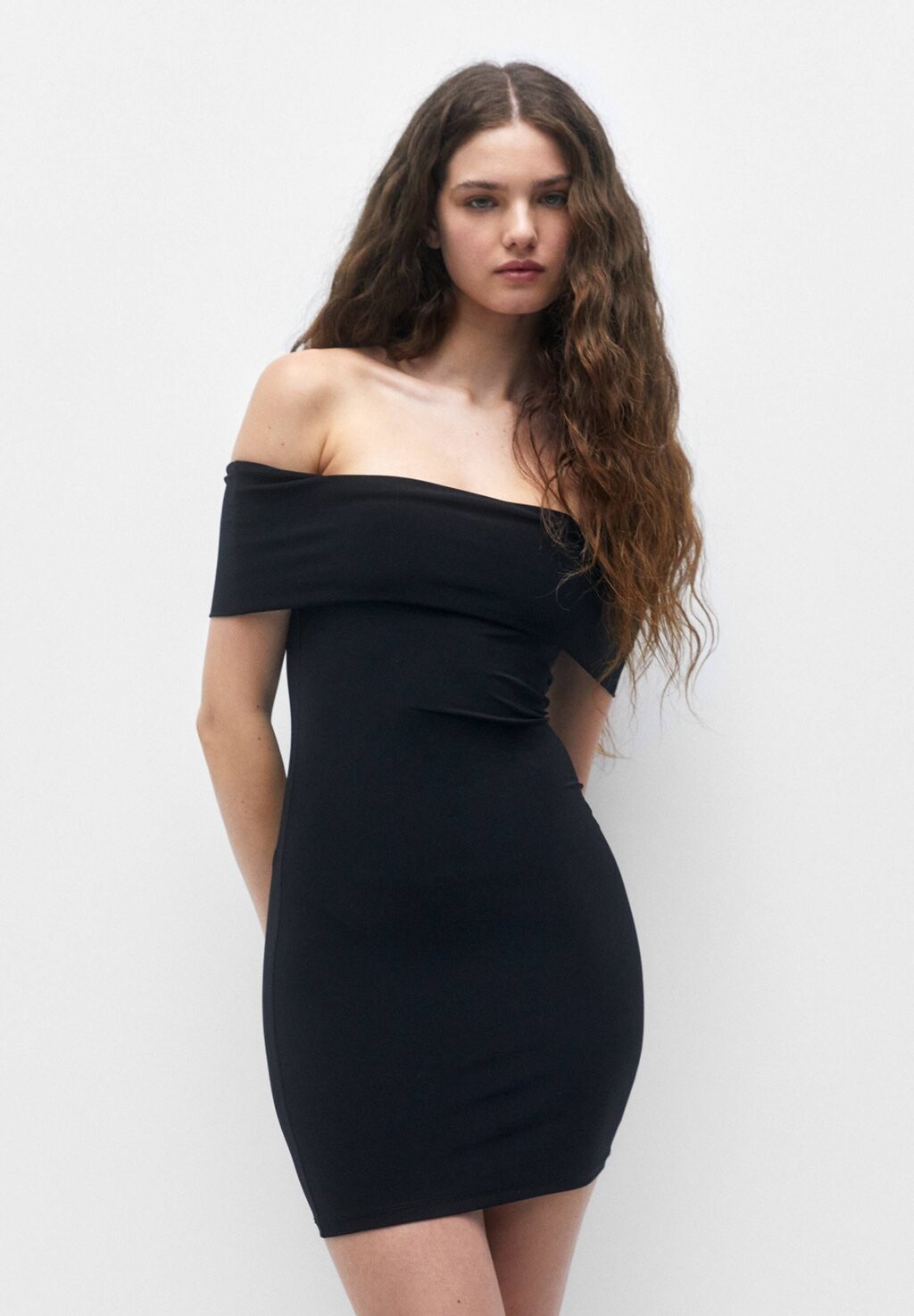 

Платье-футляр PULL&BEAR, черный