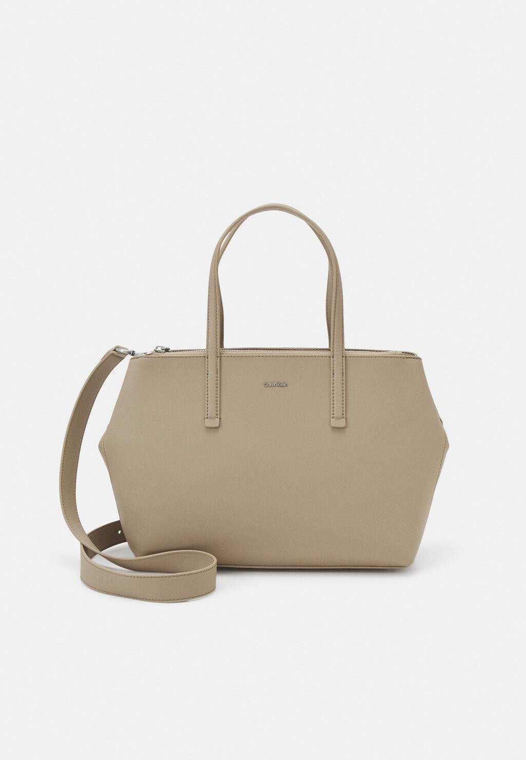

Сумочка Calvin Klein MUST TOTE, цвет silver mink