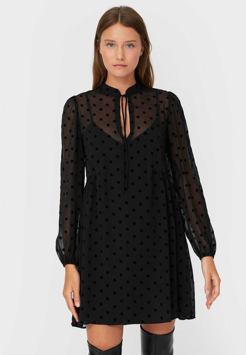 

Летнее платье Stradivarius, черный