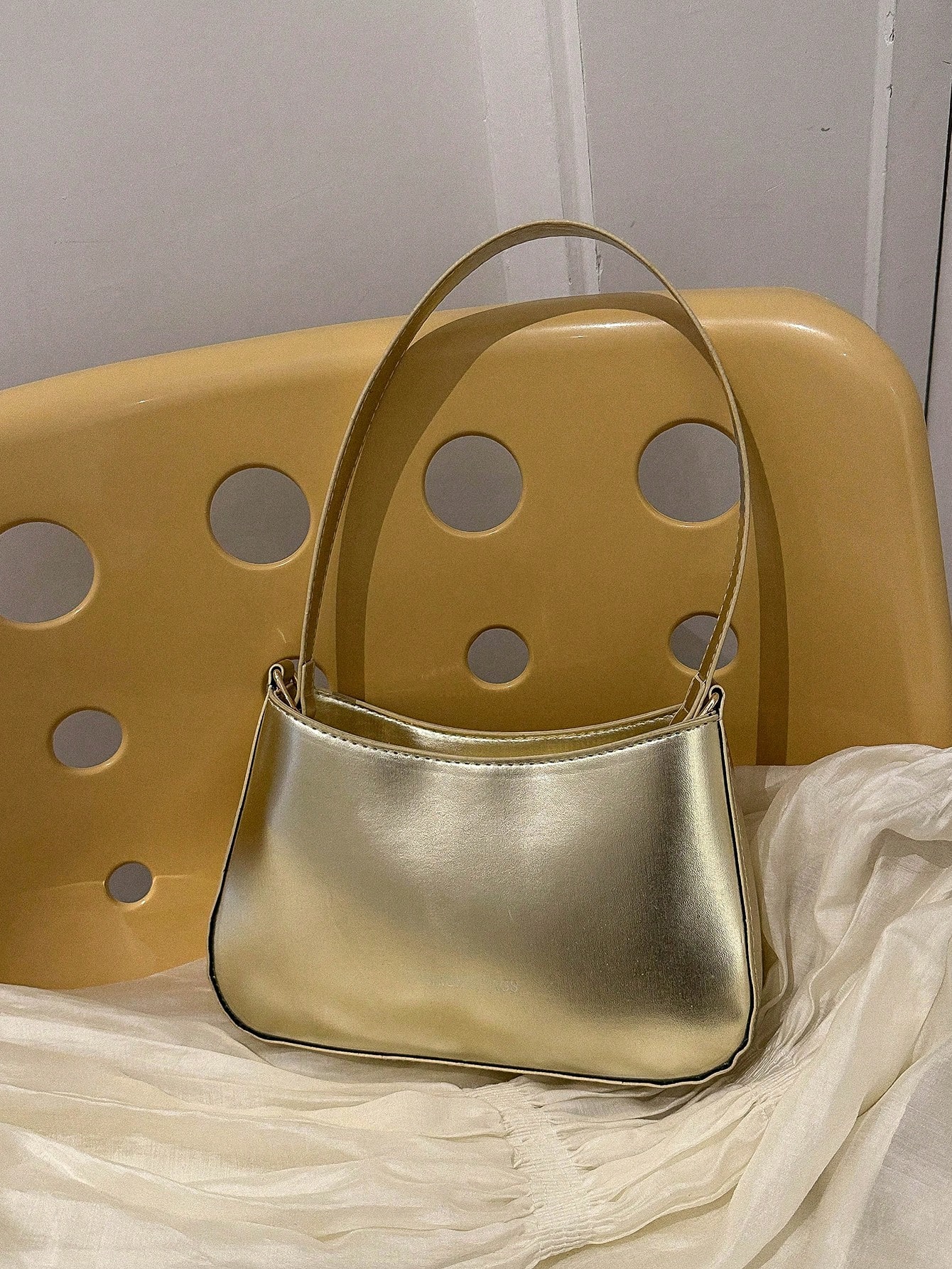 Маленькая сумка Hobo Bag Metallic Funky, золото love metallic drawstring bag