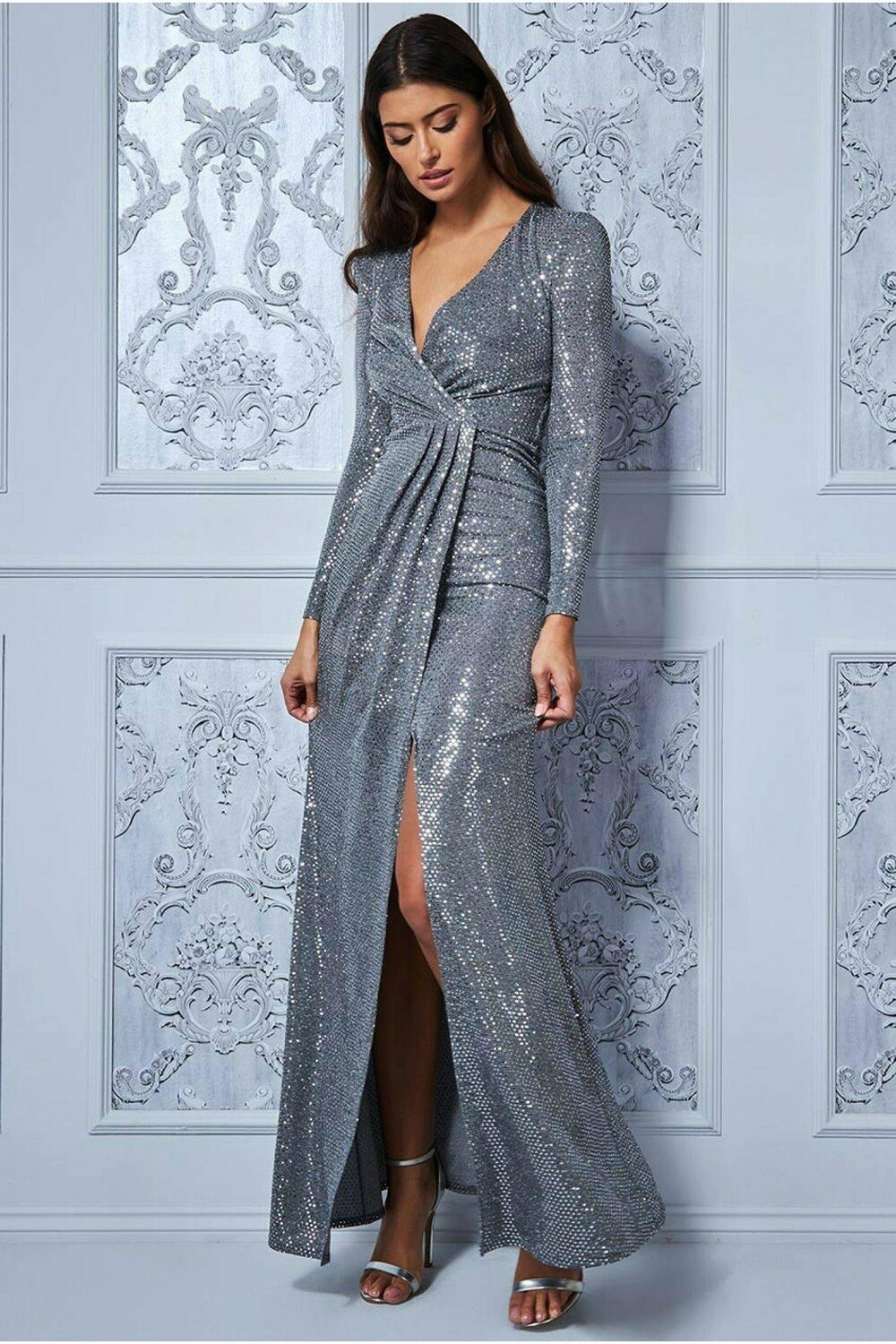 

Платье макси цвета металлик с запахом и разрезом спереди Goddiva, серебро