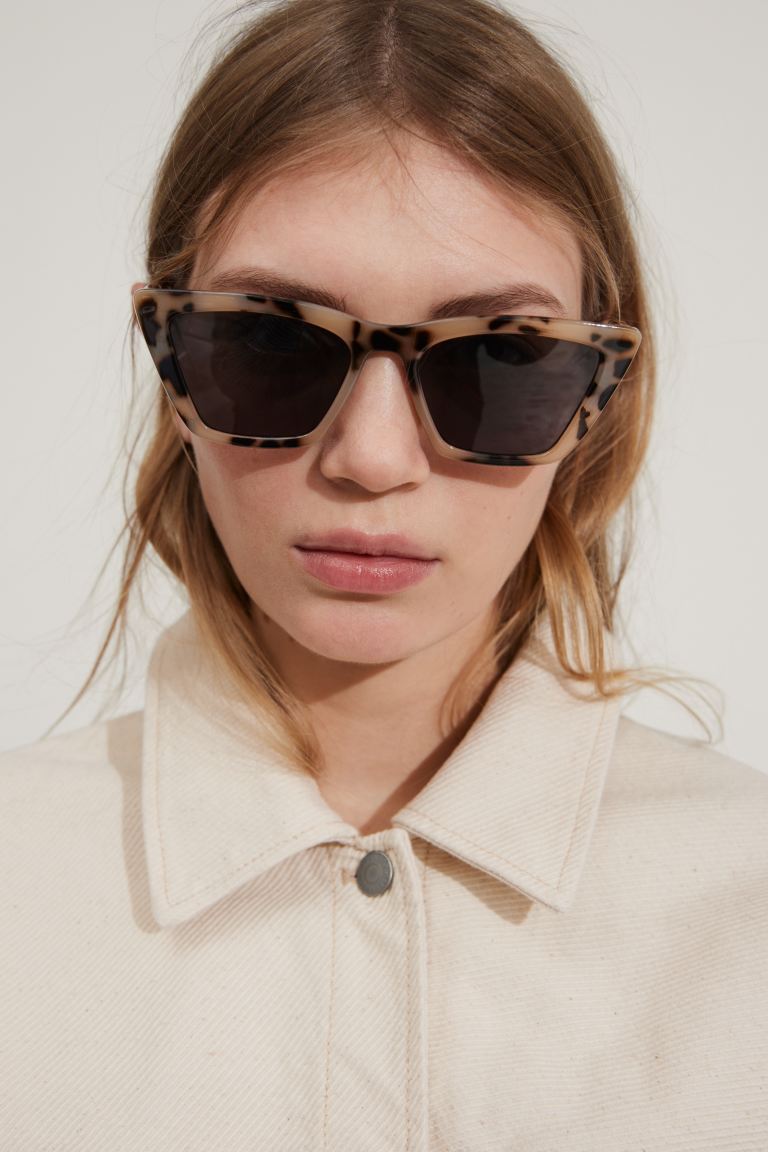 накидка sturmer размер onesize коричневый Квадратные солнцезащитные очки «кошачий глаз» и другие истории H&M, коричневый