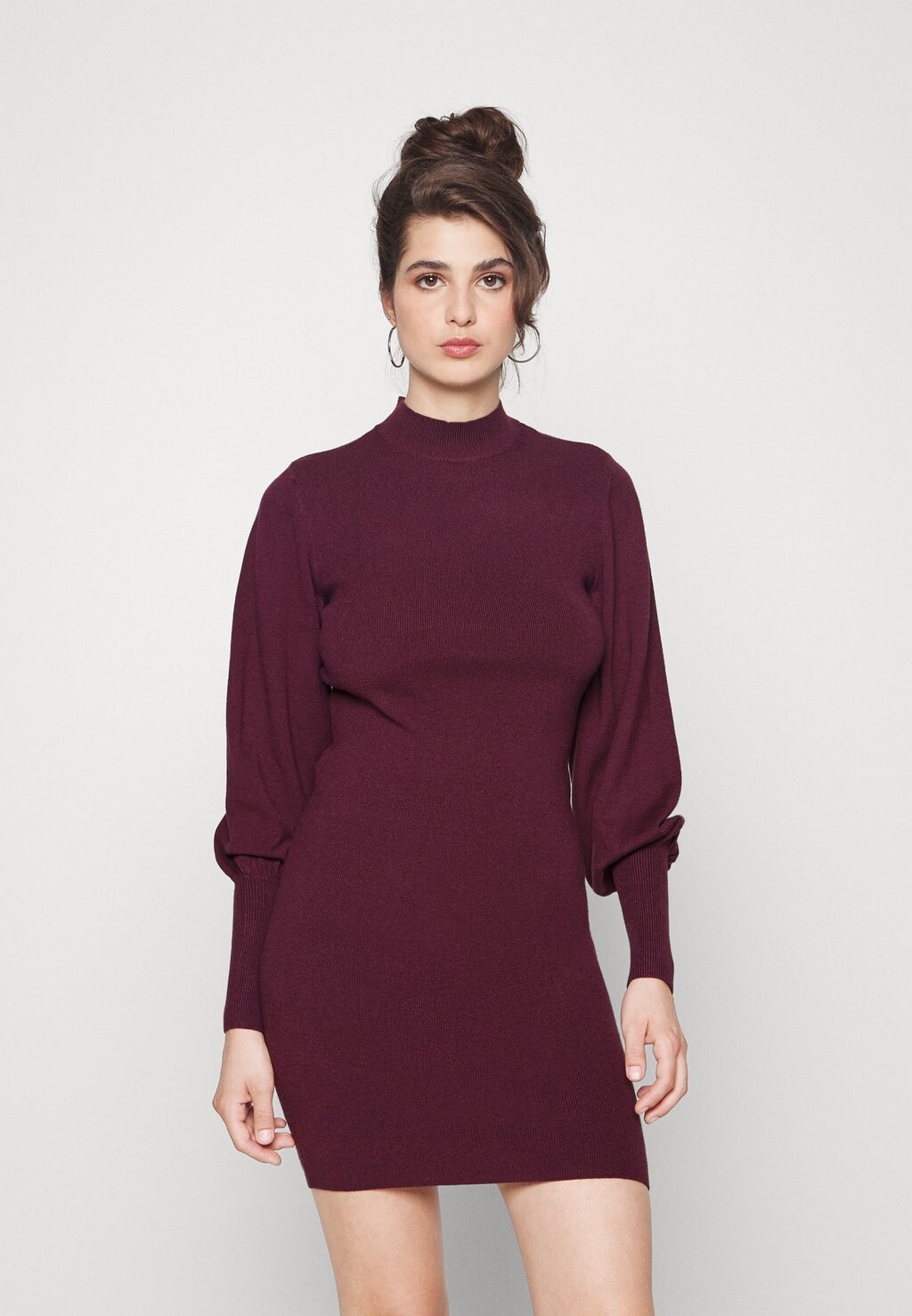 

Платье-футляр Vero Moda VMHOLLYKARISPUFF LS HIGHNK GA BOO, цвет winetasting