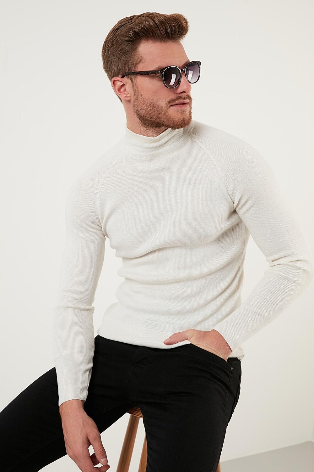 

Свитер Slim Fit из хлопкового трикотажа с высоким воротником 6353460 Buratti, экрю