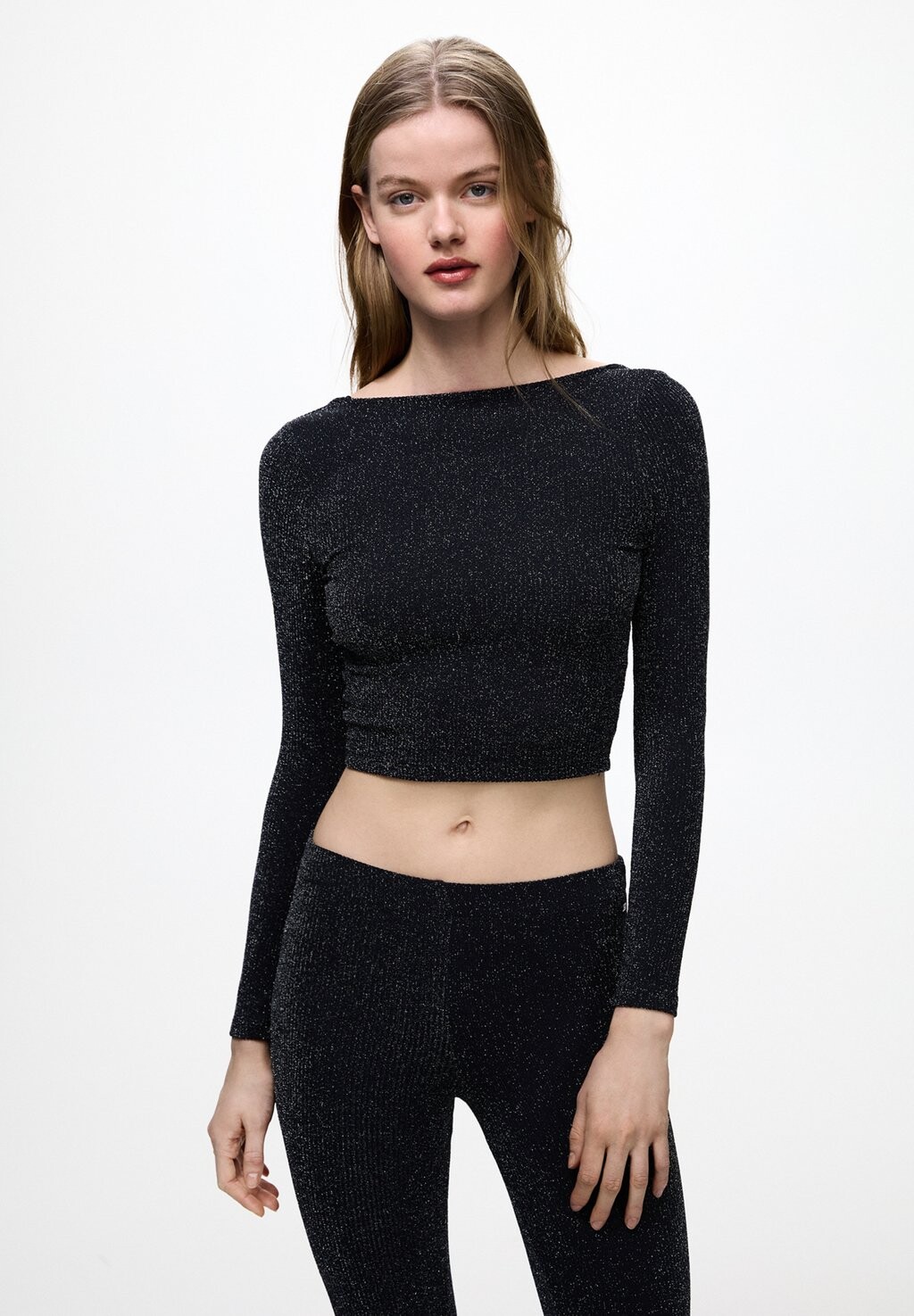 

Топ с длинными рукавами SHIMMERY OPEN BACK PULL&BEAR, цвет black