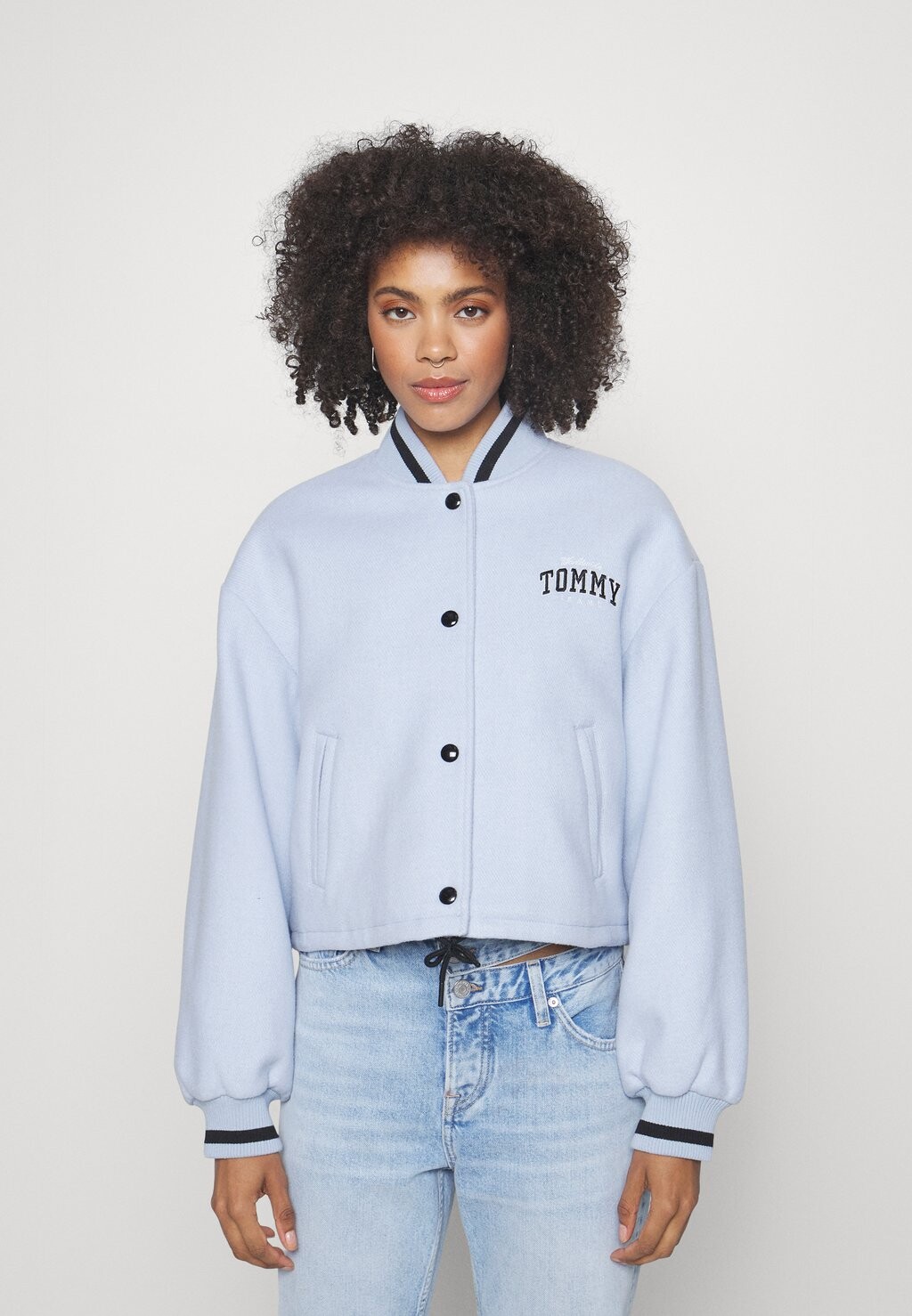 

Бомбер Chaquetas Tommy Jeans, цвет breezy blue