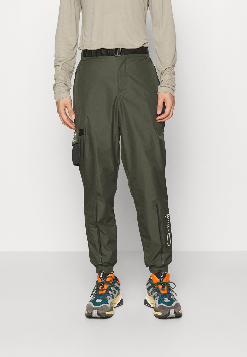 

Тренировочные брюки EA7 Emporio Armani, оливковый