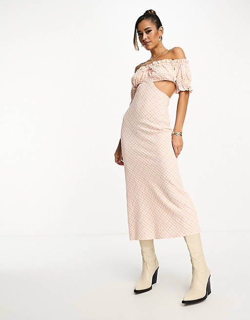 цена Текстурное платье миди с открытыми плечами и вырезом сбоку ASOS DESIGN в розово-желтую клетку