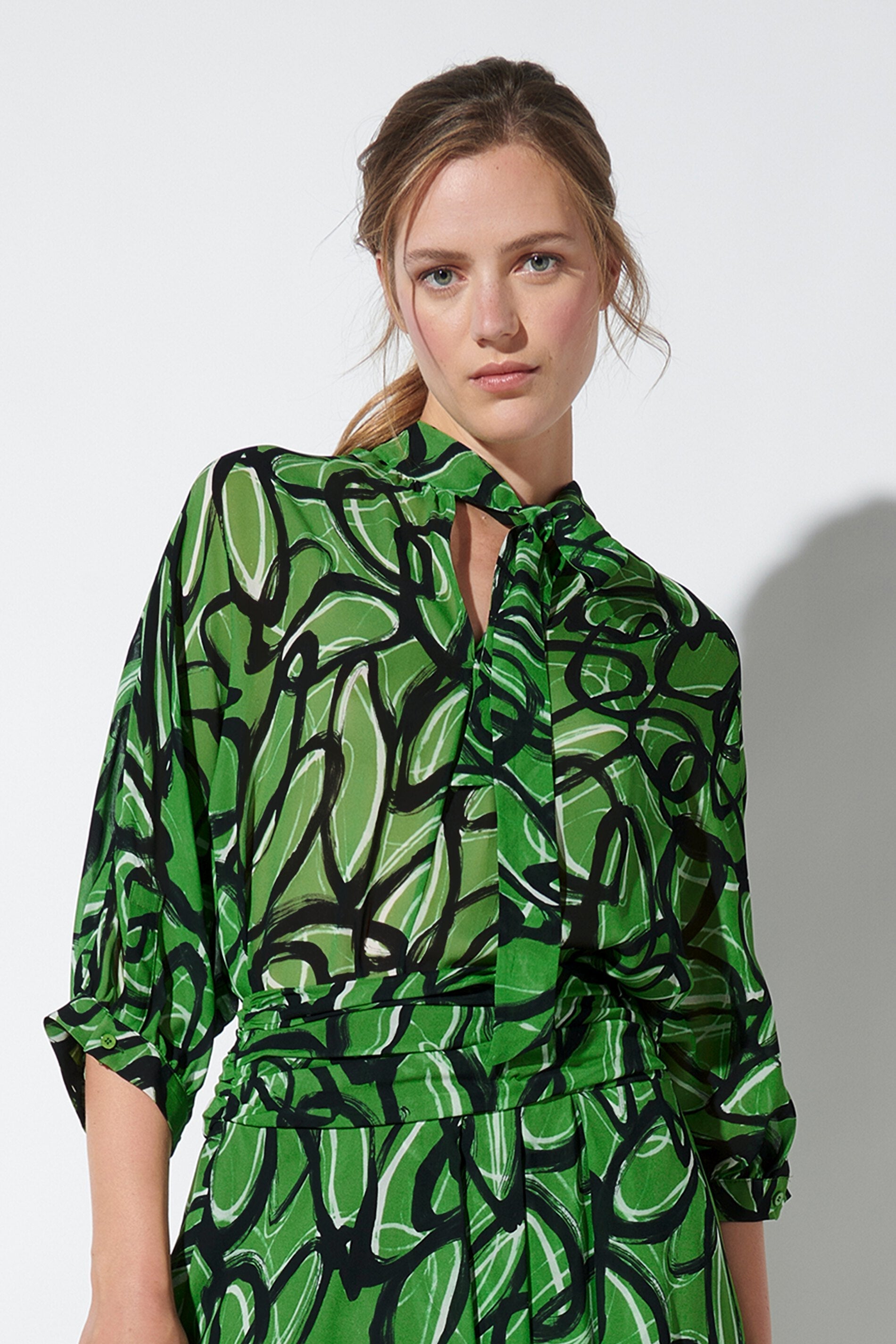 Блузка с графическим принтом LUISA CERANO, цвет the curly graphic print green