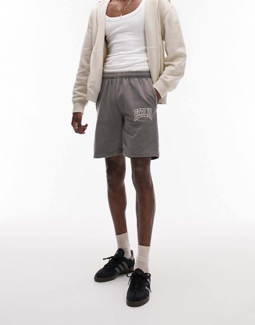 

Черные шорты с вышивкой Topman Berlin