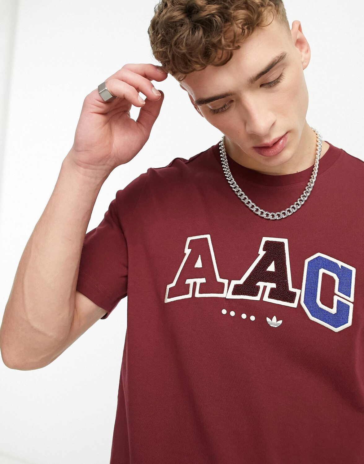 

Красная футболка с логотипом adidas Originals Rifta AAC