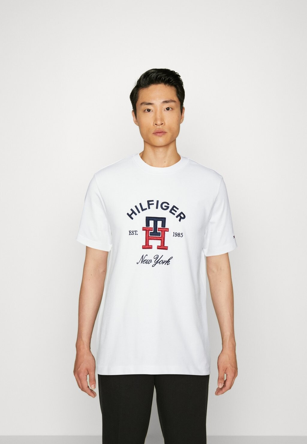 

Футболка с принтом Tommy Hilfiger, белый