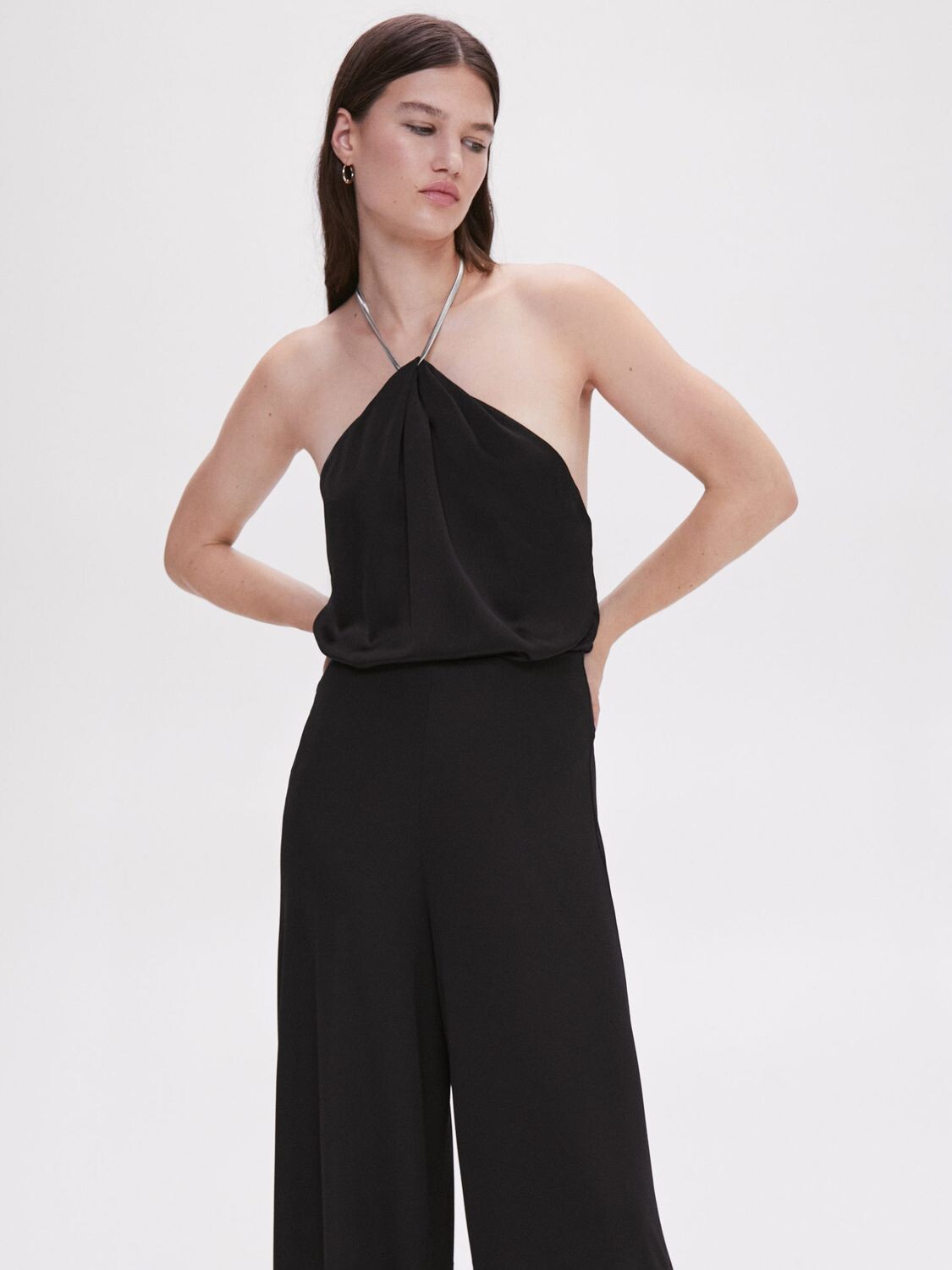 

Топ с металлической деталью Mango Halterneck, черный