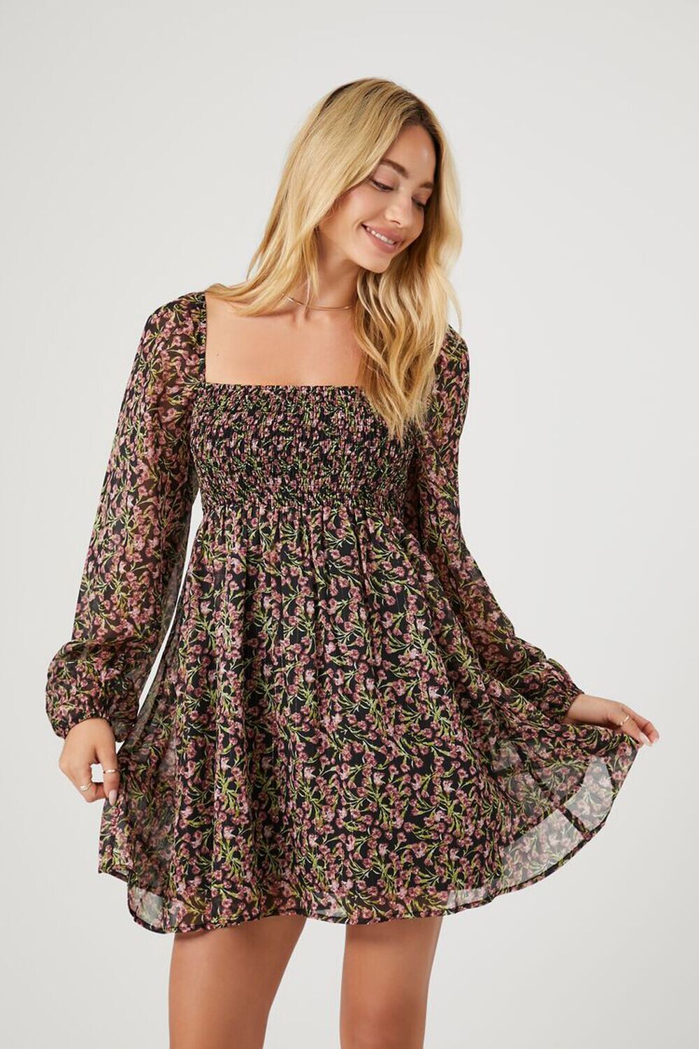 

Шифоновое мини-платье Babydoll с цветочным принтом Forever 21, черный