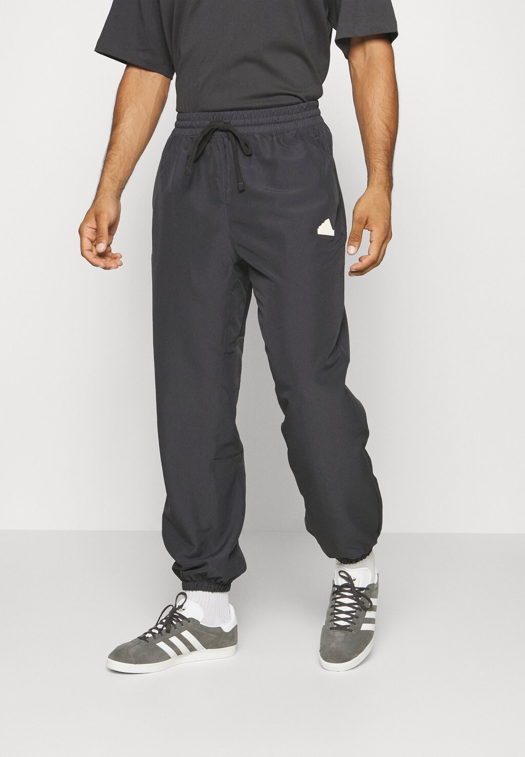 

Команда Juventus Turin Lifestyler Adidas, цвет carbon