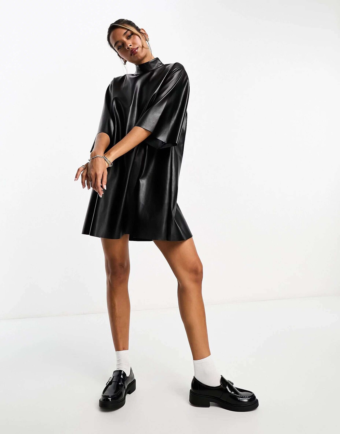 

Черное кожаное платье-футболка с высоким воротником ASOS, Черный