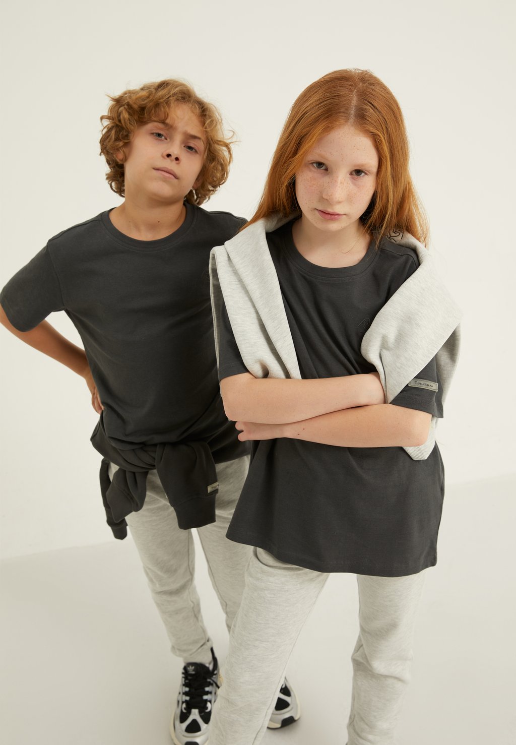 

Базовая футболка Unisex Yourturn Kids, цвет dark grey