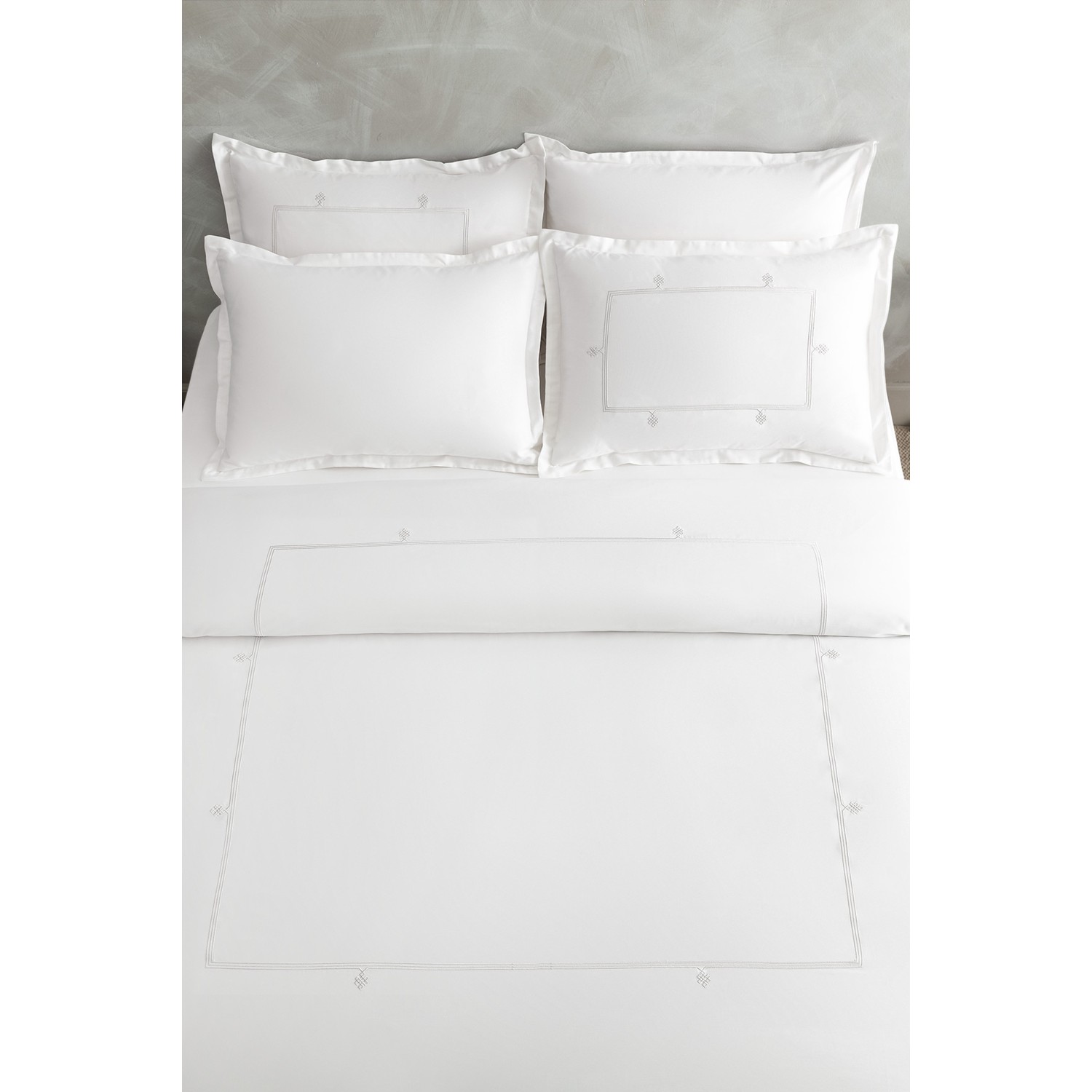 Комплект постельного белья из атласа с двойной вышивкой Madame Coco Lilas - Светло-серый