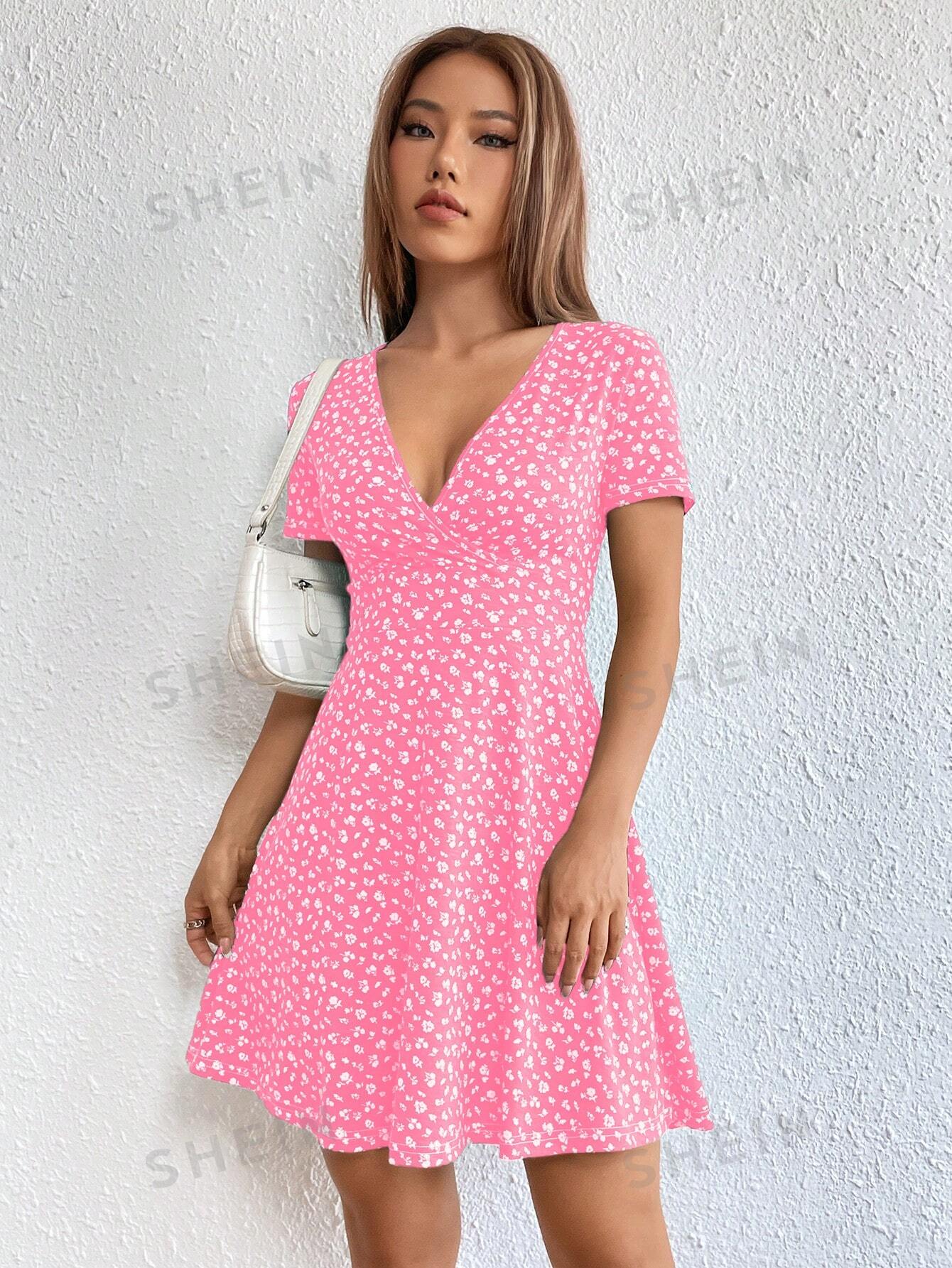 SHEIN EZwear Женское платье с глубоким v-образным вырезом и короткими рукавами с принтом, розовый платье с рукавами фонариками и баской с принтом и глубоким v образным вырезом ярко розовый