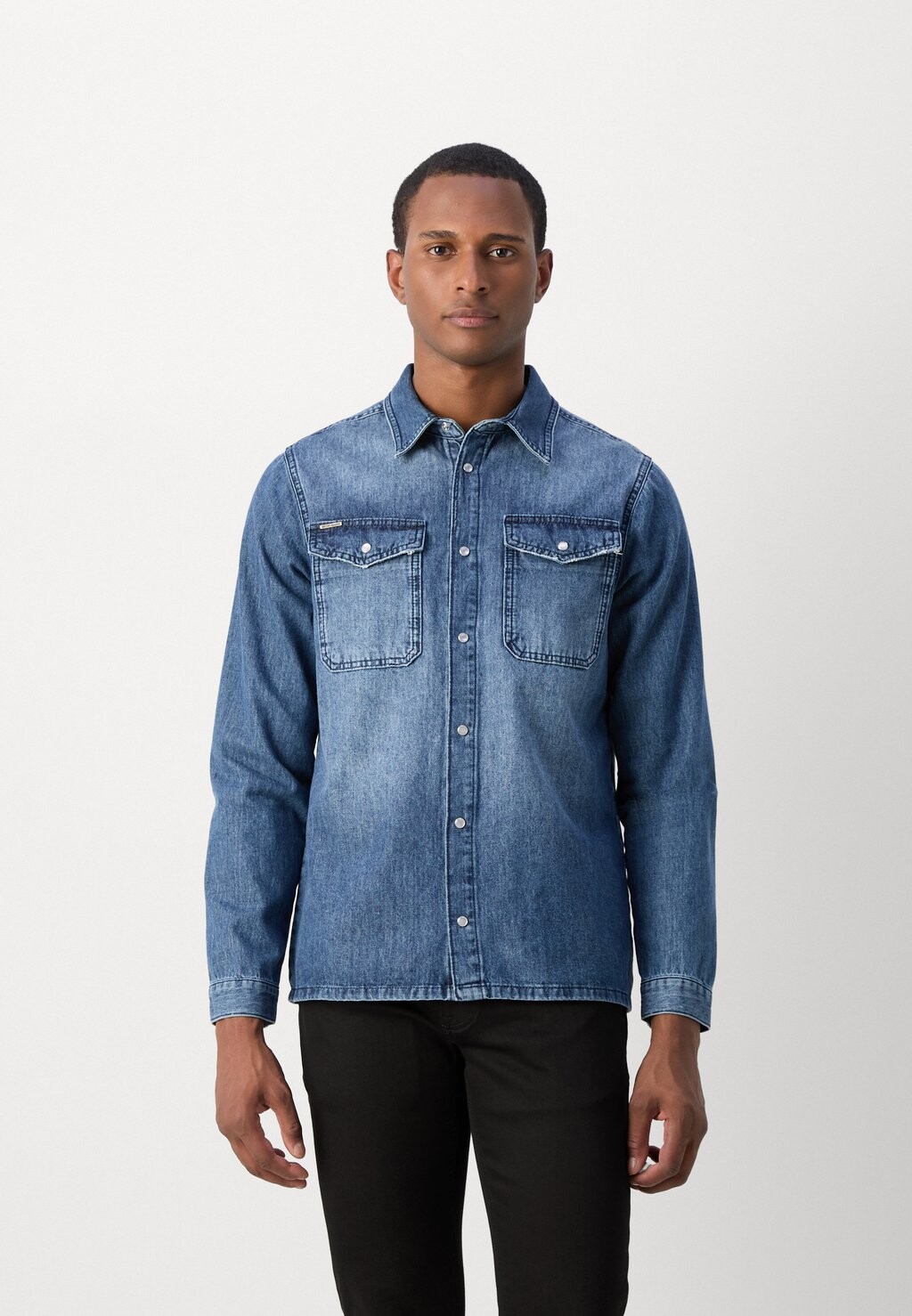 

Рубашка REGULAR FIT Antony Morato, синие джинсы