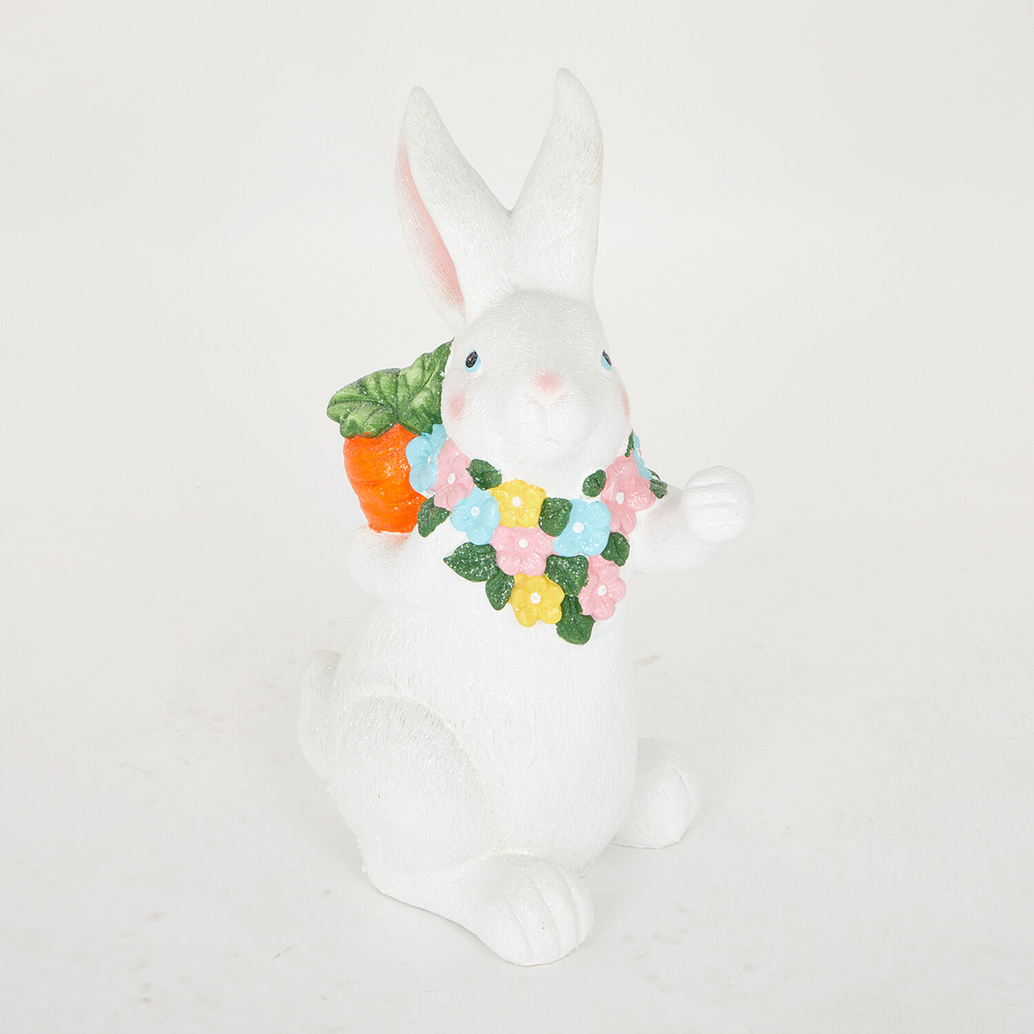 Белая декоративная фигурка в виде кролика с цветами и морковкой 53х25см Profit Cultural
