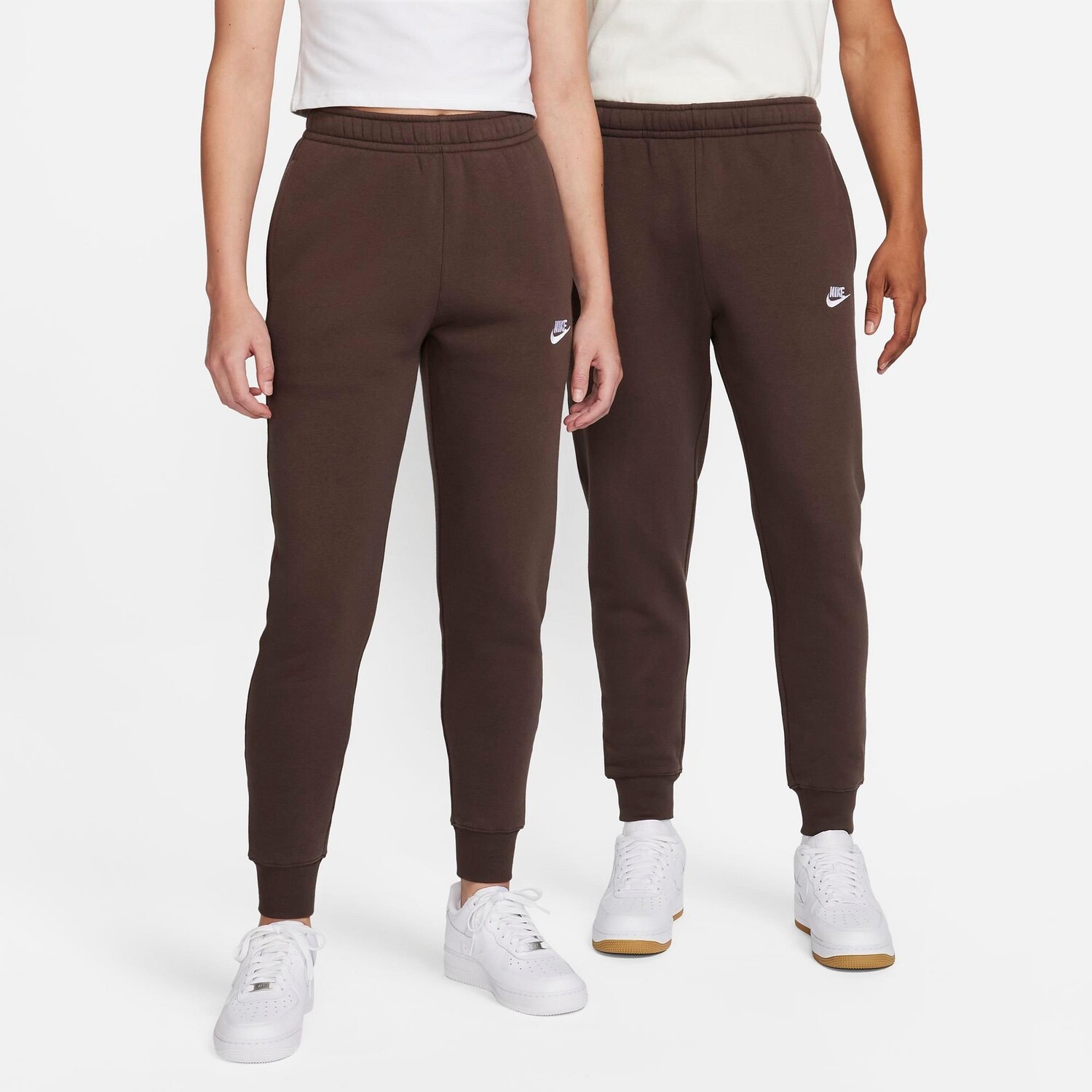 

Брюки-джоггеры с флисовыми манжетами Nike Sportswear Club, коричневый