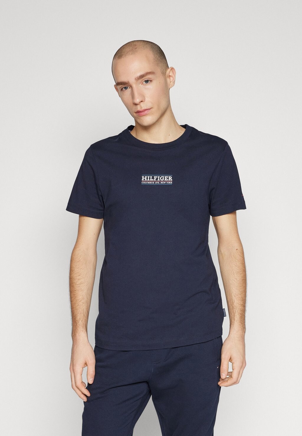 

Футболка с принтом Tommy Hilfiger, темно-синий