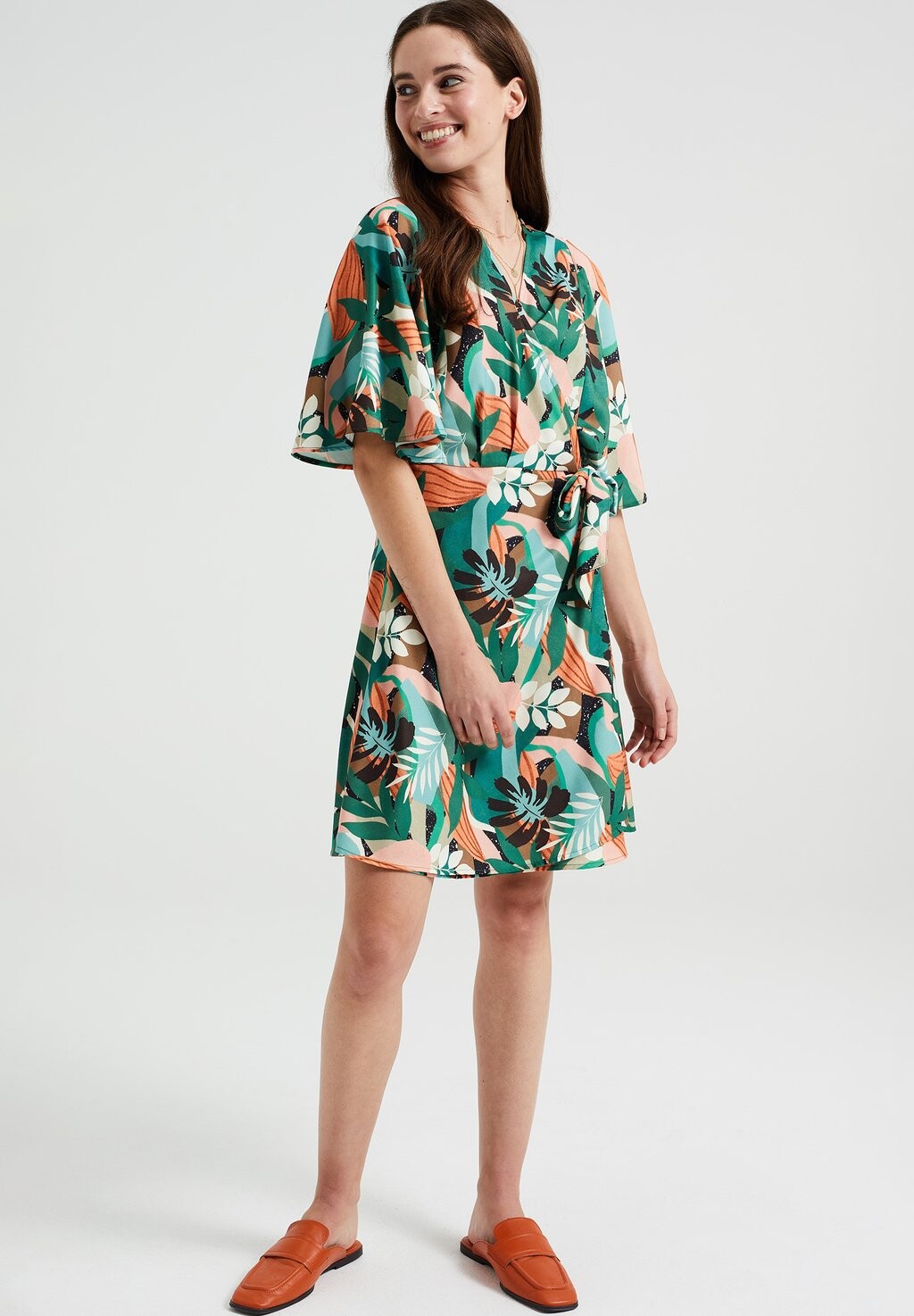 

Летнее платье WE Fashion, мультиколор