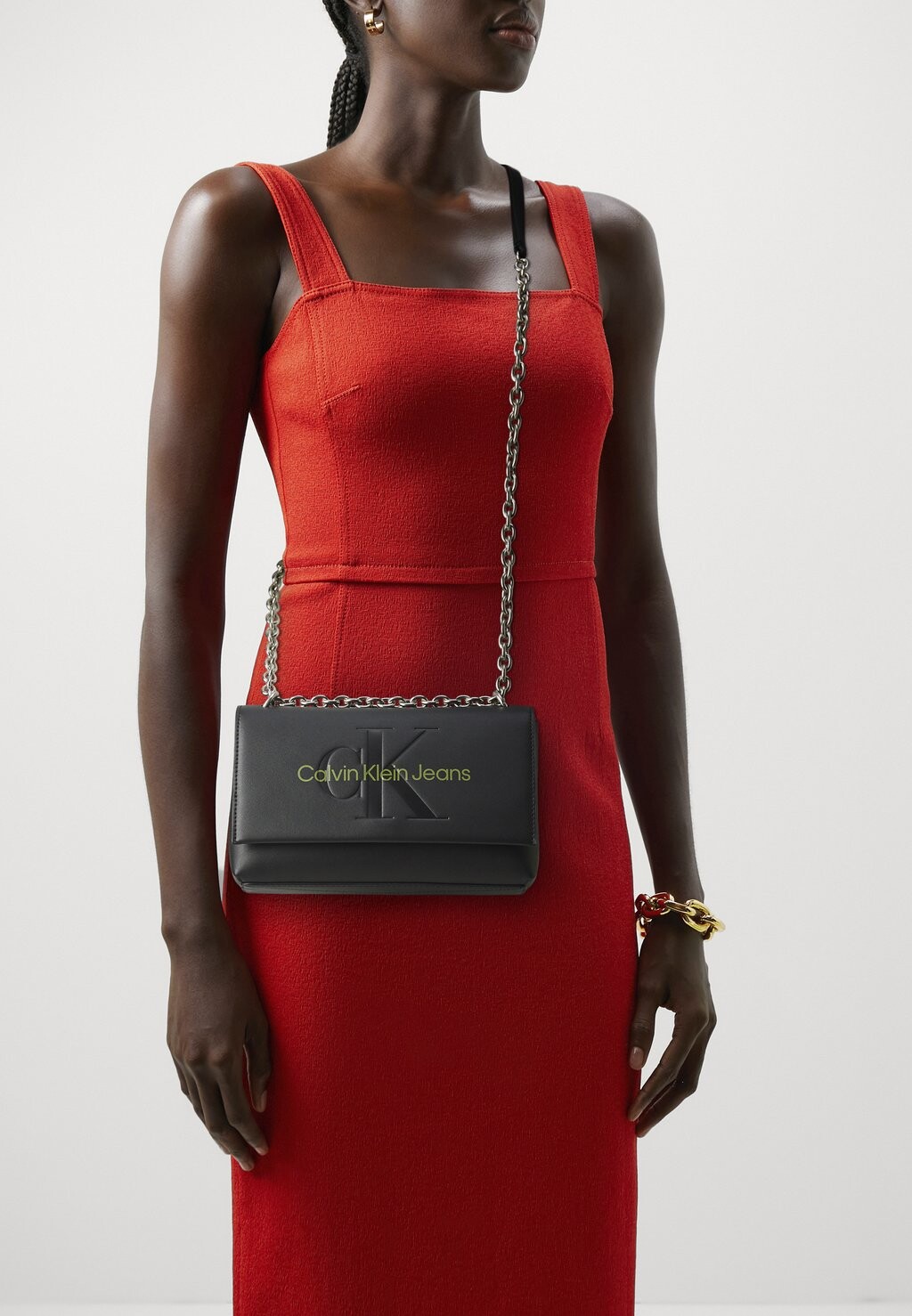 

Сумка через плечо SCULPTED FLAP Calvin Klein Jeans, цвет black/sharp green