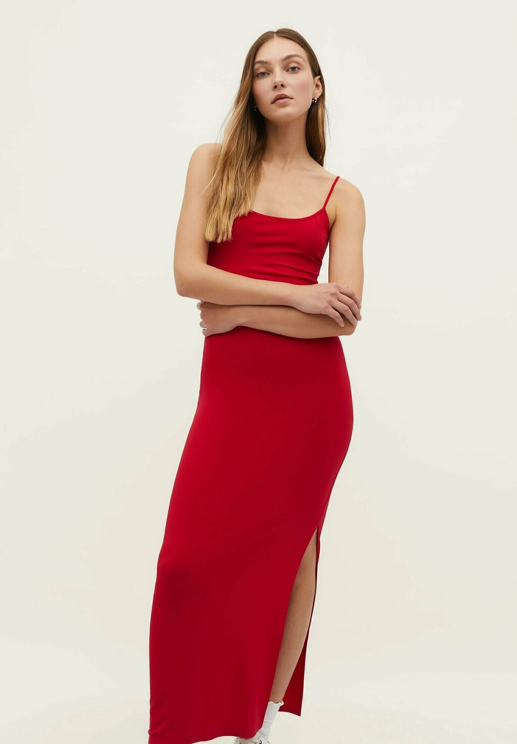

Длинное платье Stradivarius, красный
