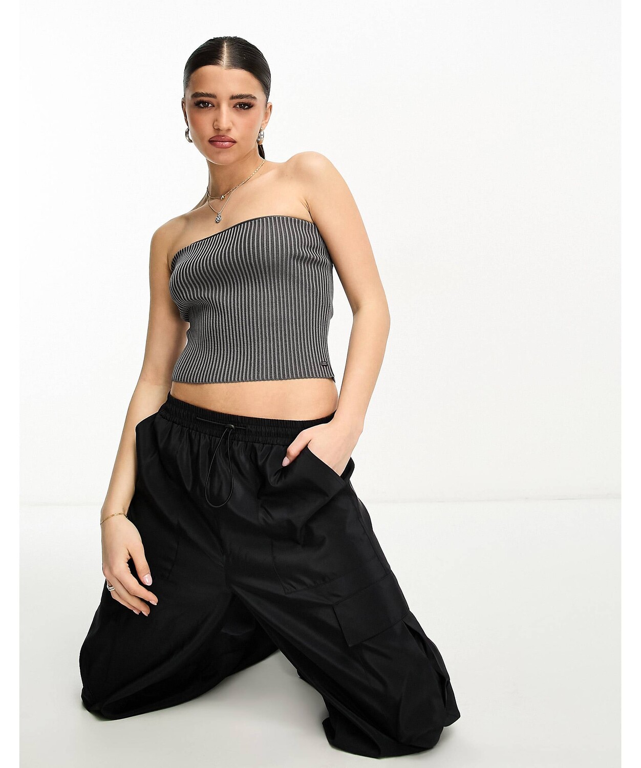 

Темно-серый топ-бандо Pull&Bear с эффектом кислотной стирки