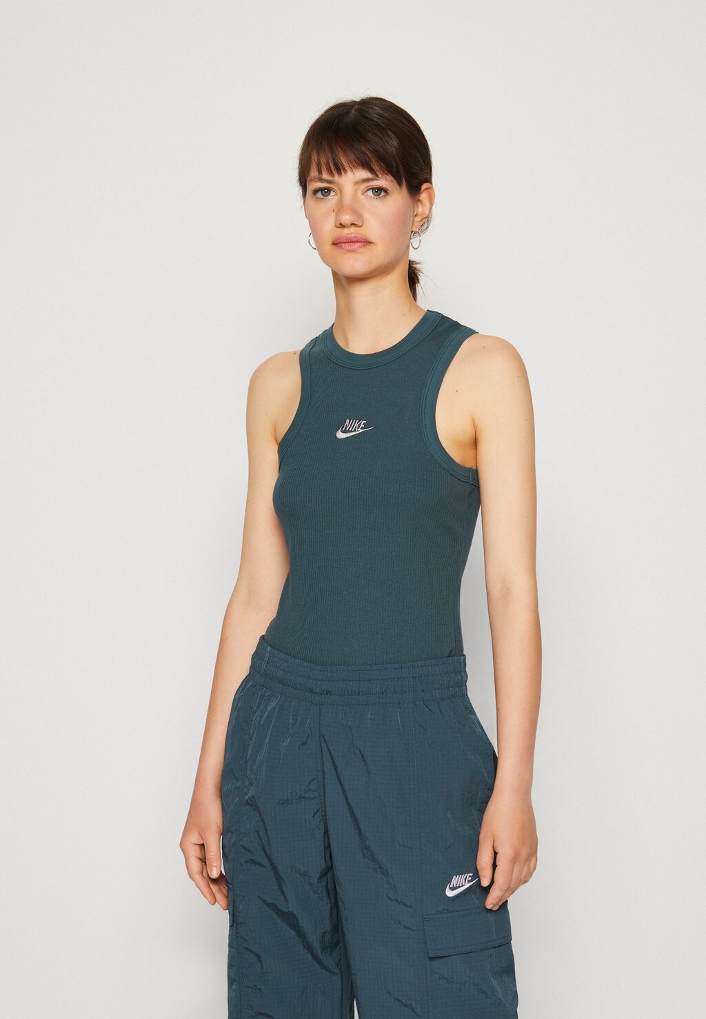 

Топ Nike