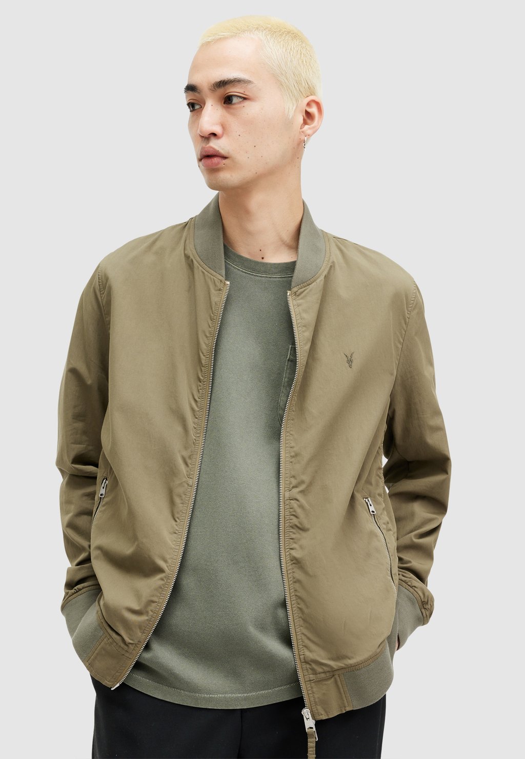 цена Куртка-бомбер BASSETT AllSaints, цвет avo green